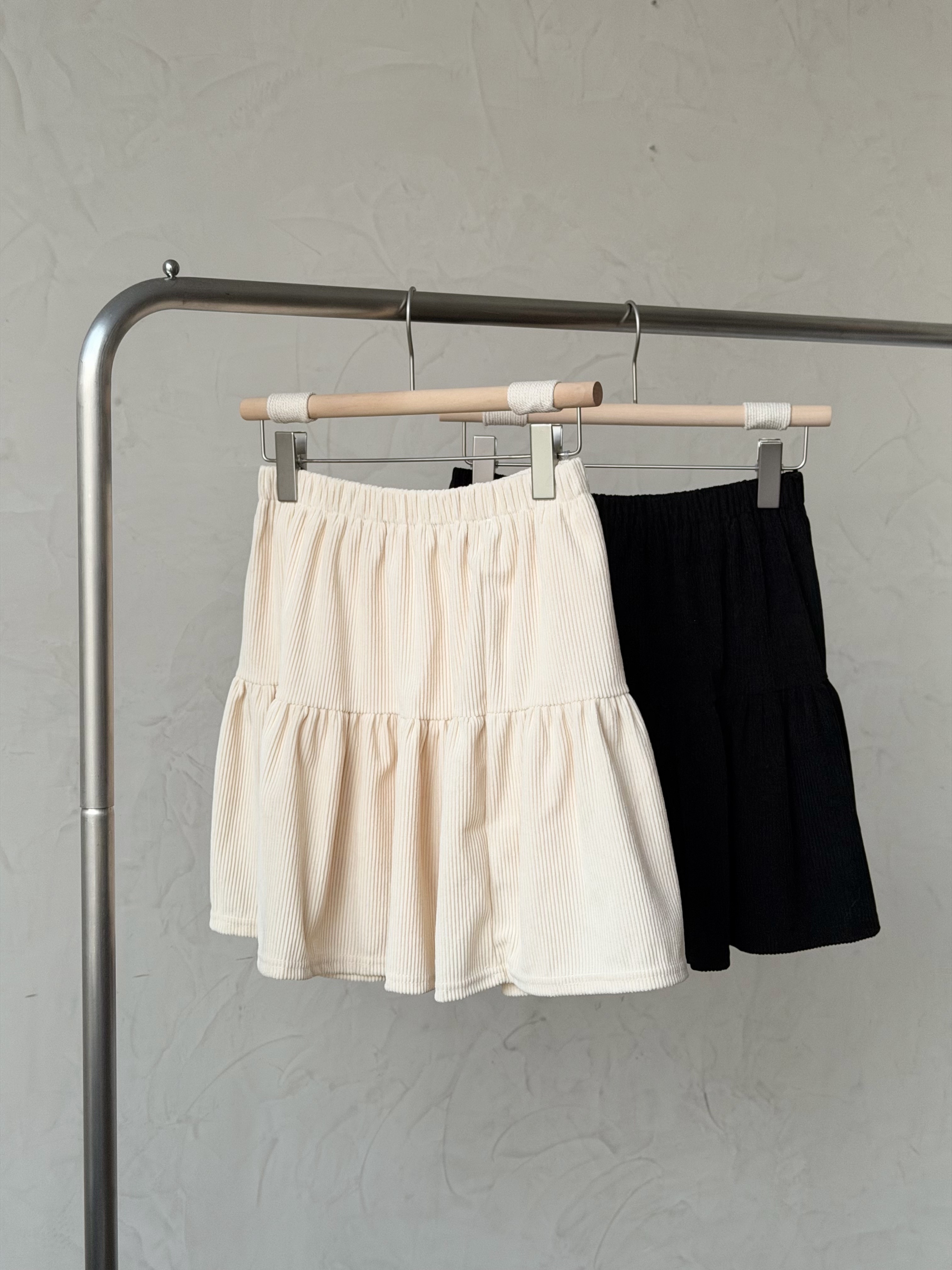 KR425 暗直紋巨彈性兩段散裙-2色