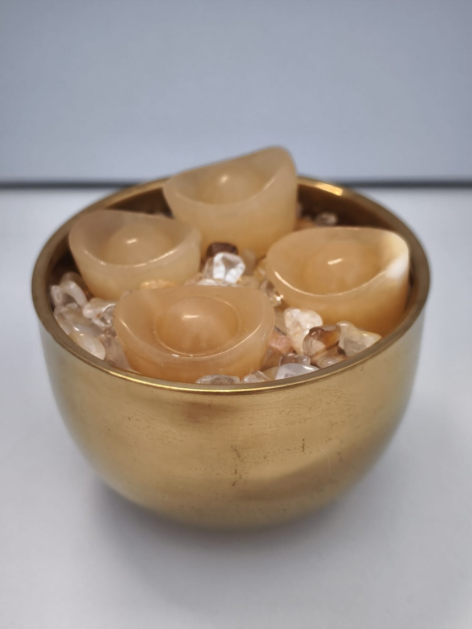 0102CYST10-水晶CS-黃膠花元寶金飯碗 食四方飯(招偏財、做生意、佣金制、跑數必備)  (A10)