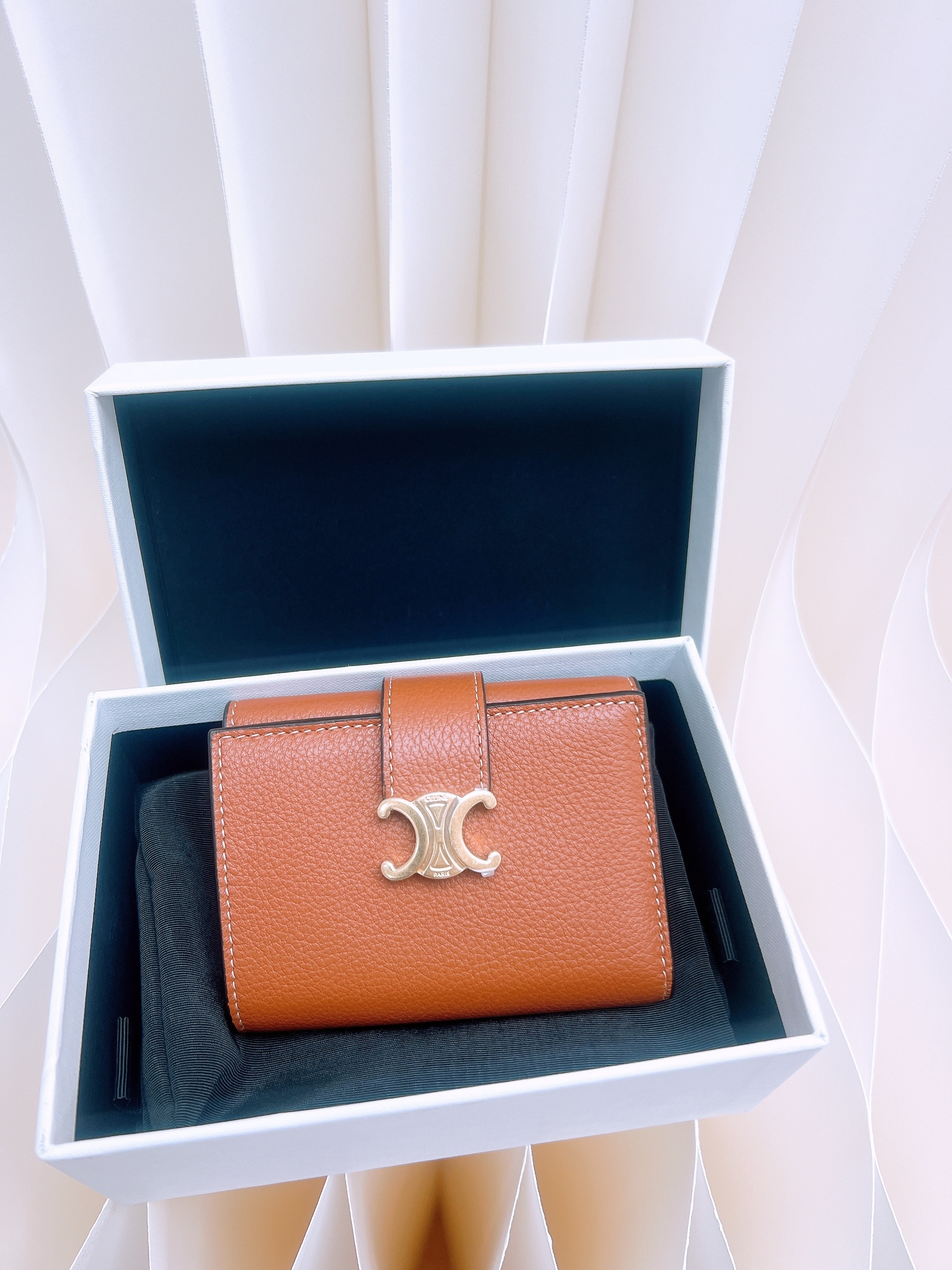 *Unused* Celine triomphe nino strap wallet tan