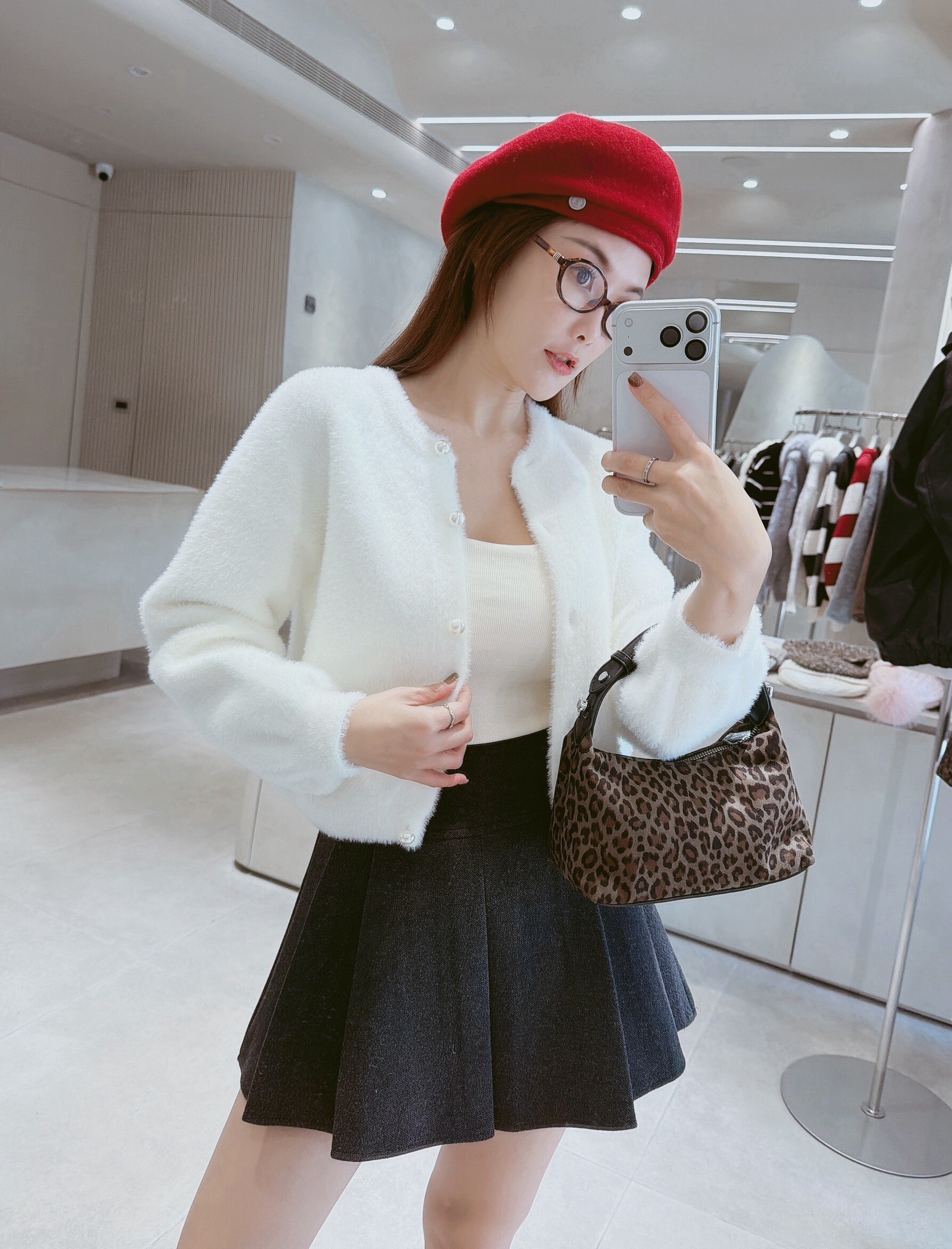 珍珠排釦海毛針織衣