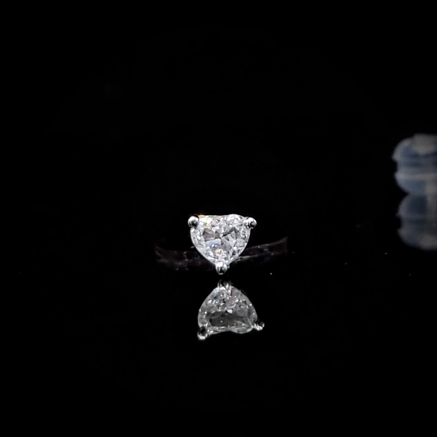 全新18K白金【主石18份心形鑽石】單耳環