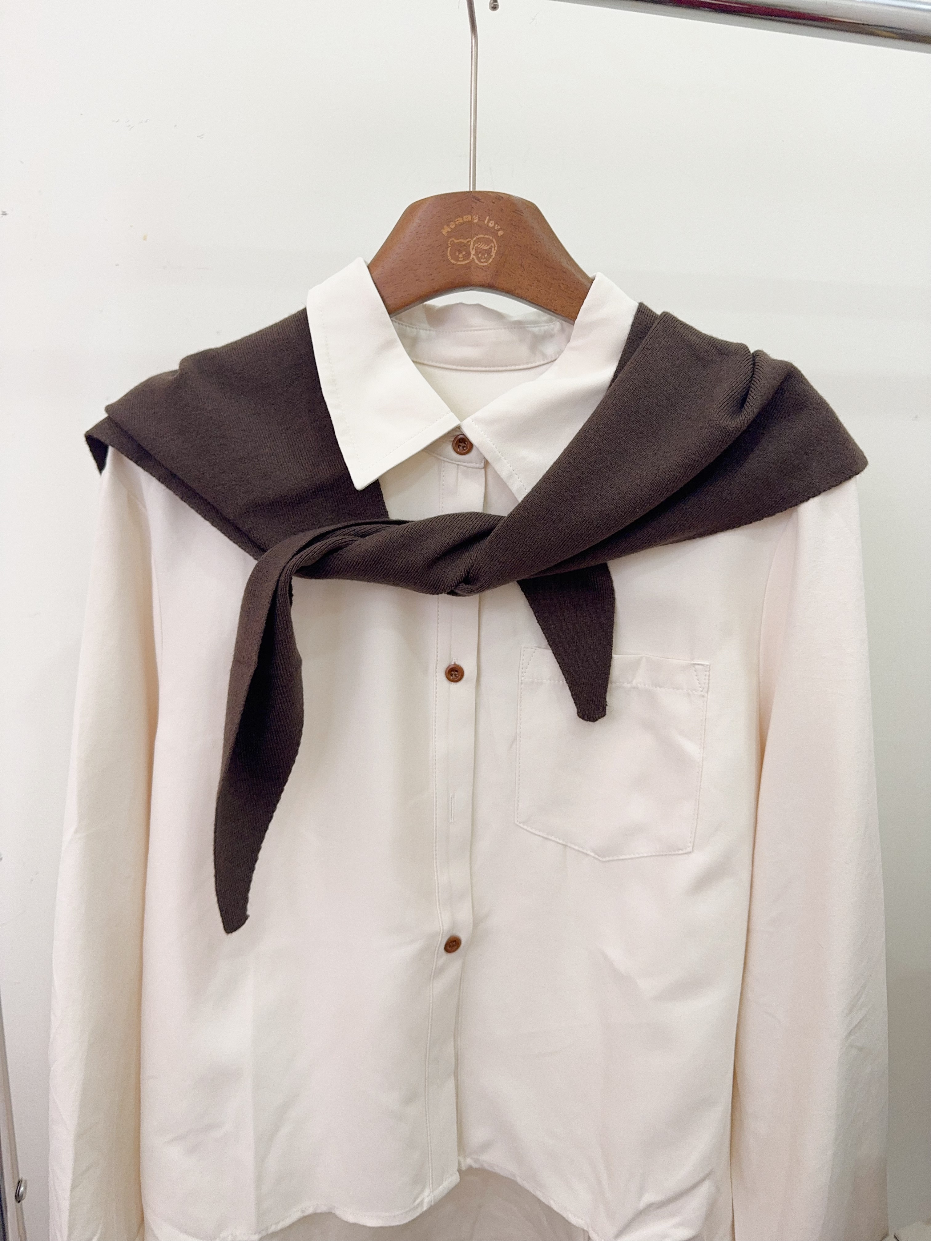 小披肩的磨毛襯衫