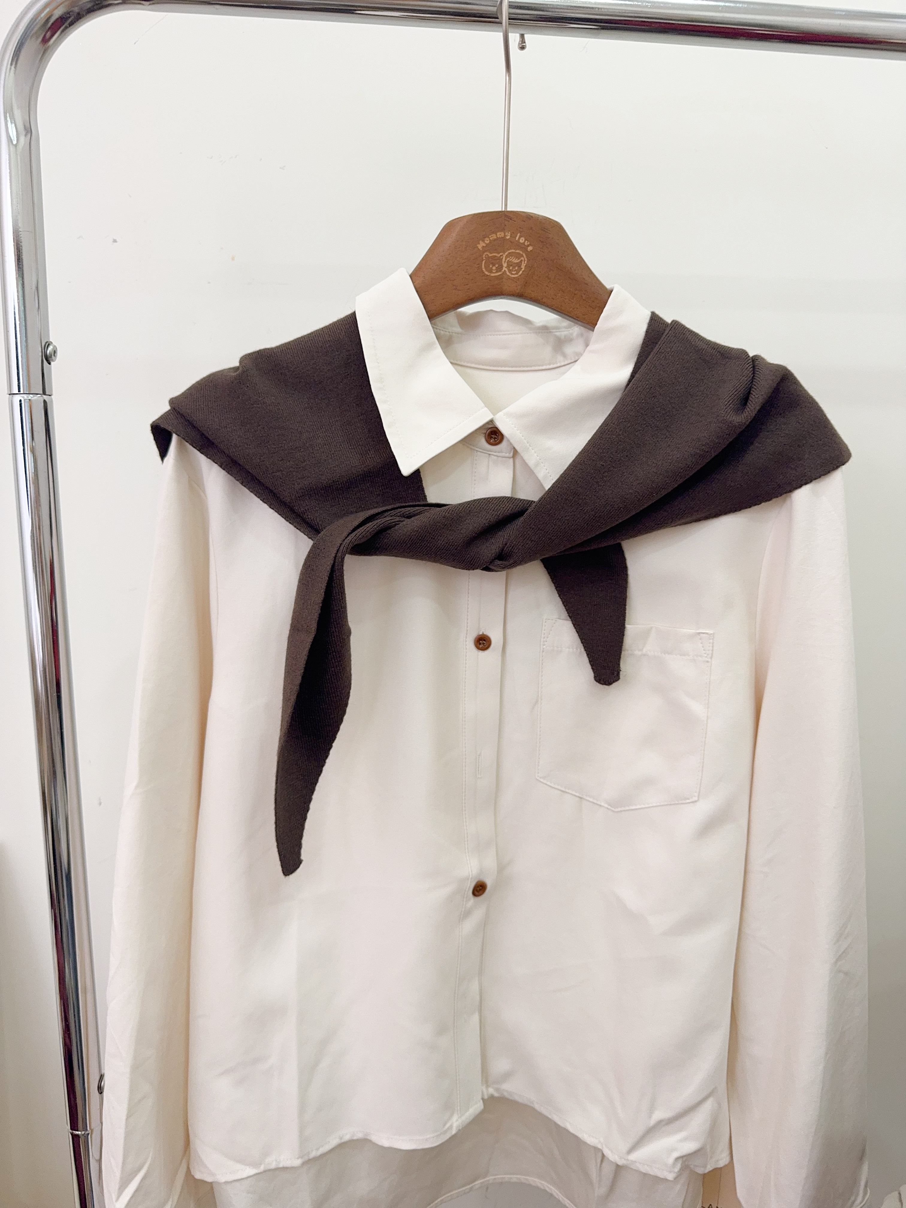 小披肩的磨毛襯衫