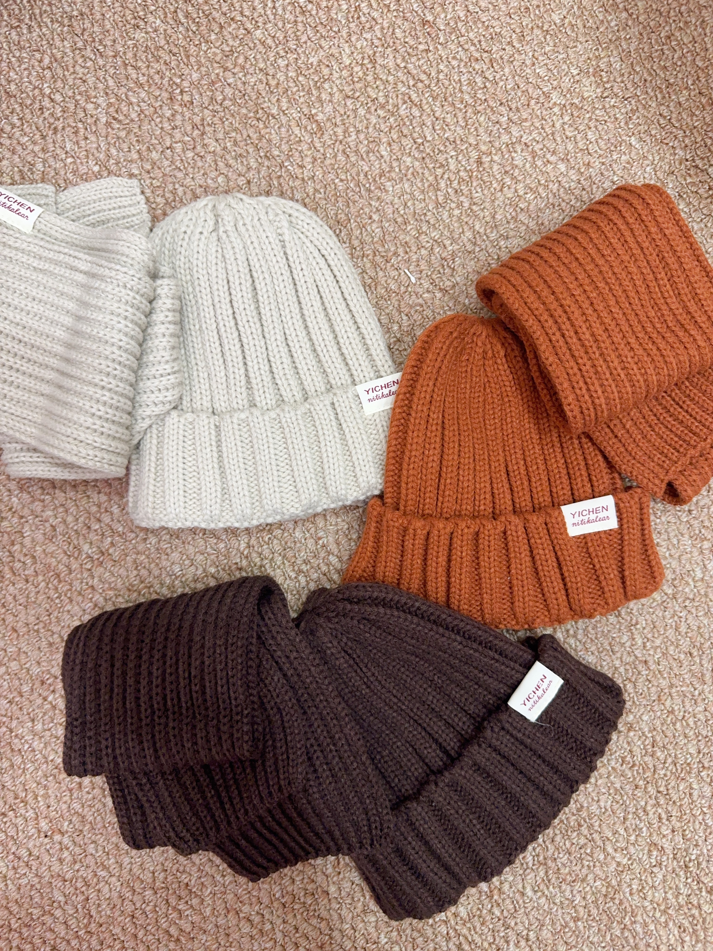 標籤毛帽圍巾組