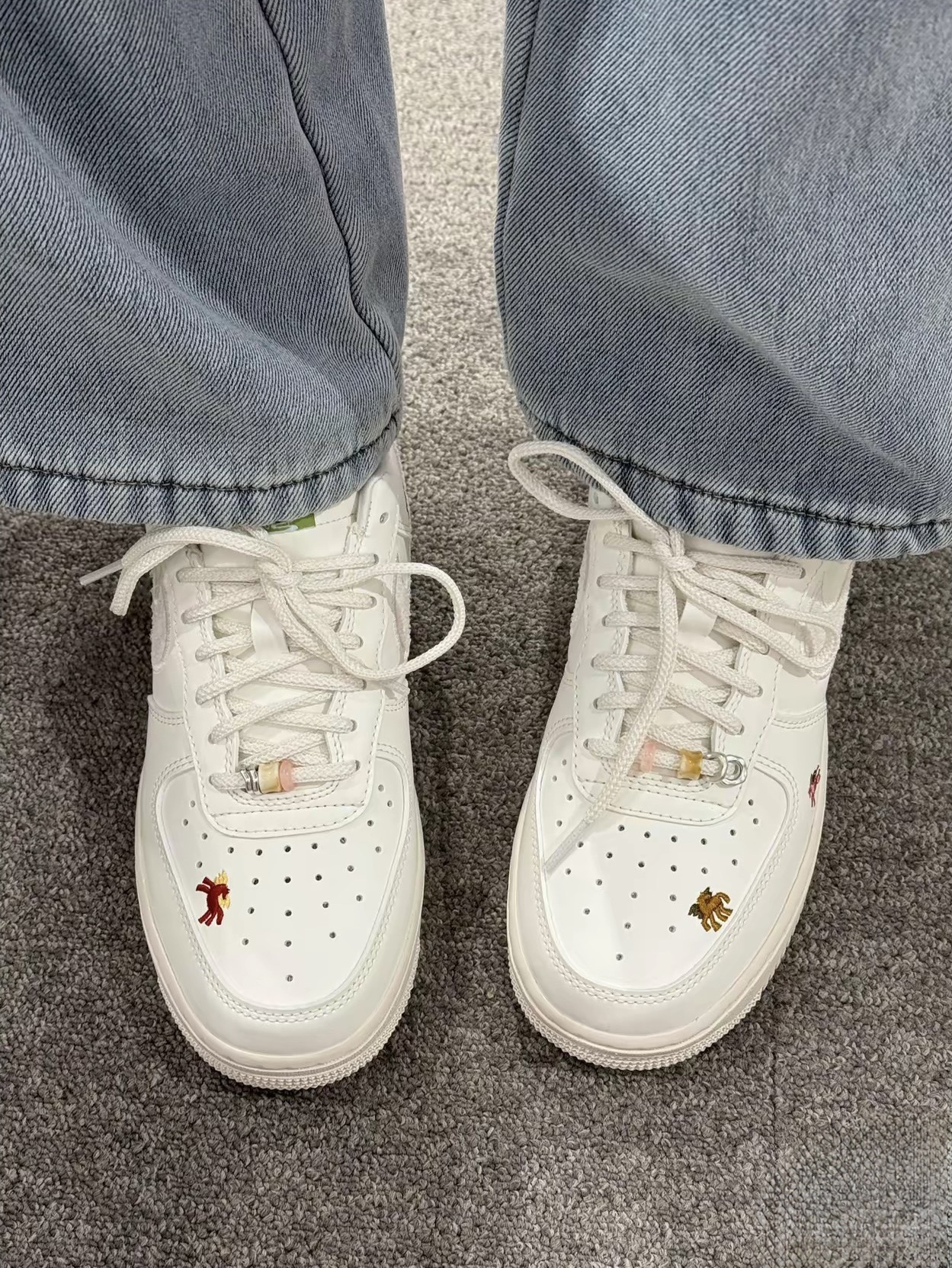 KTQ STORE ‧ NIKE Air Force 1 紅白 2026 馬年 小馬 新年刺繡 復古 IQ1143-100