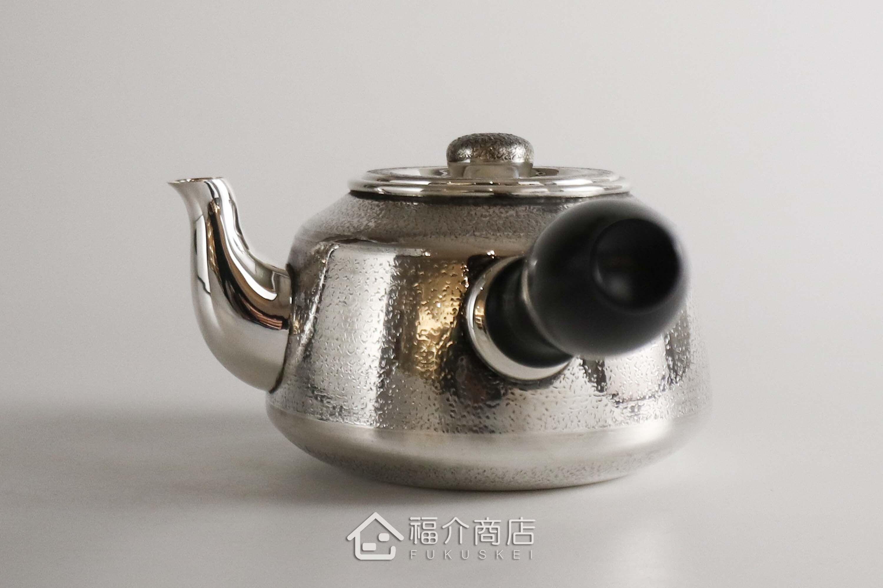 泡茶用的日本純銀茶壺