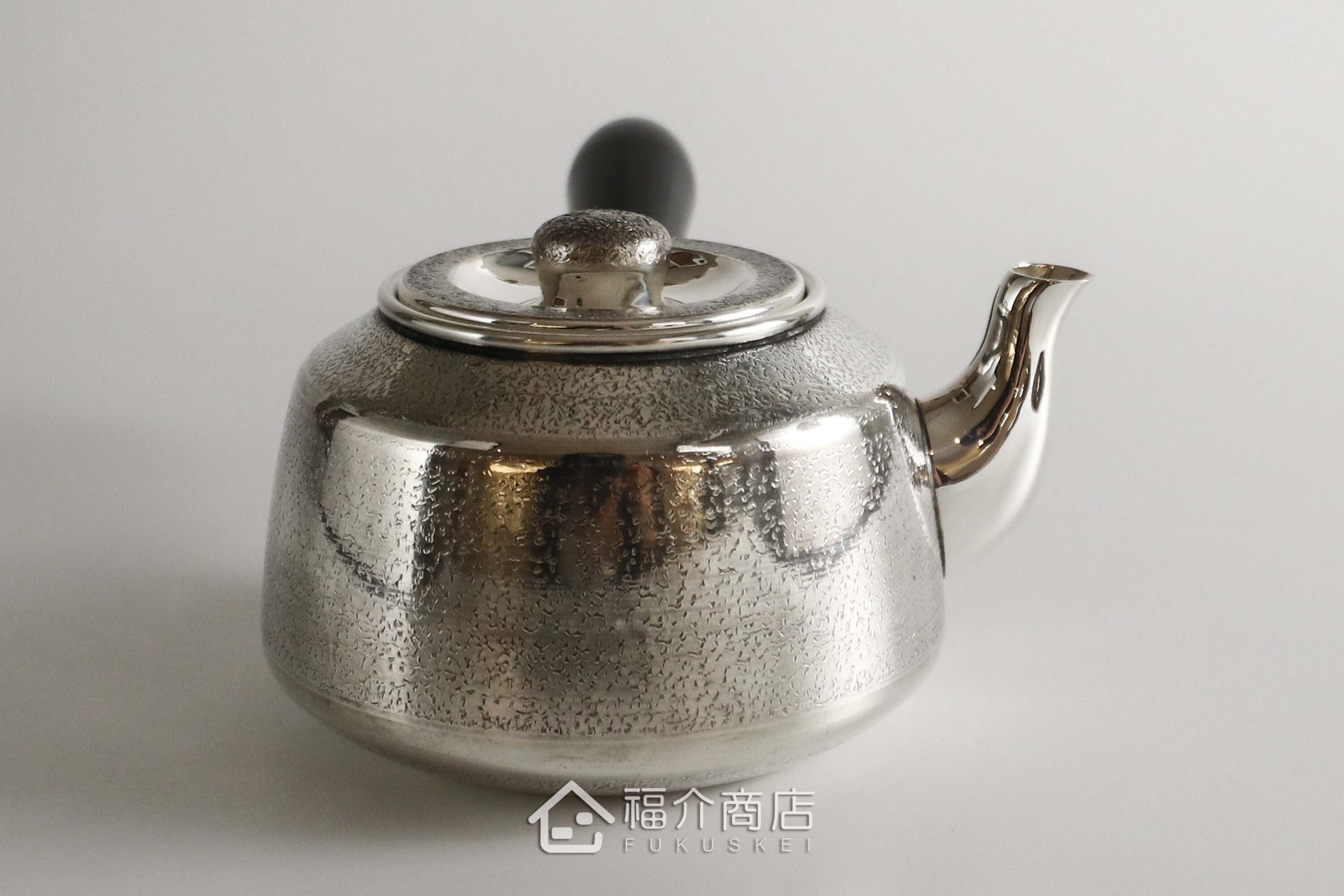 泡茶用的日本純銀茶壺