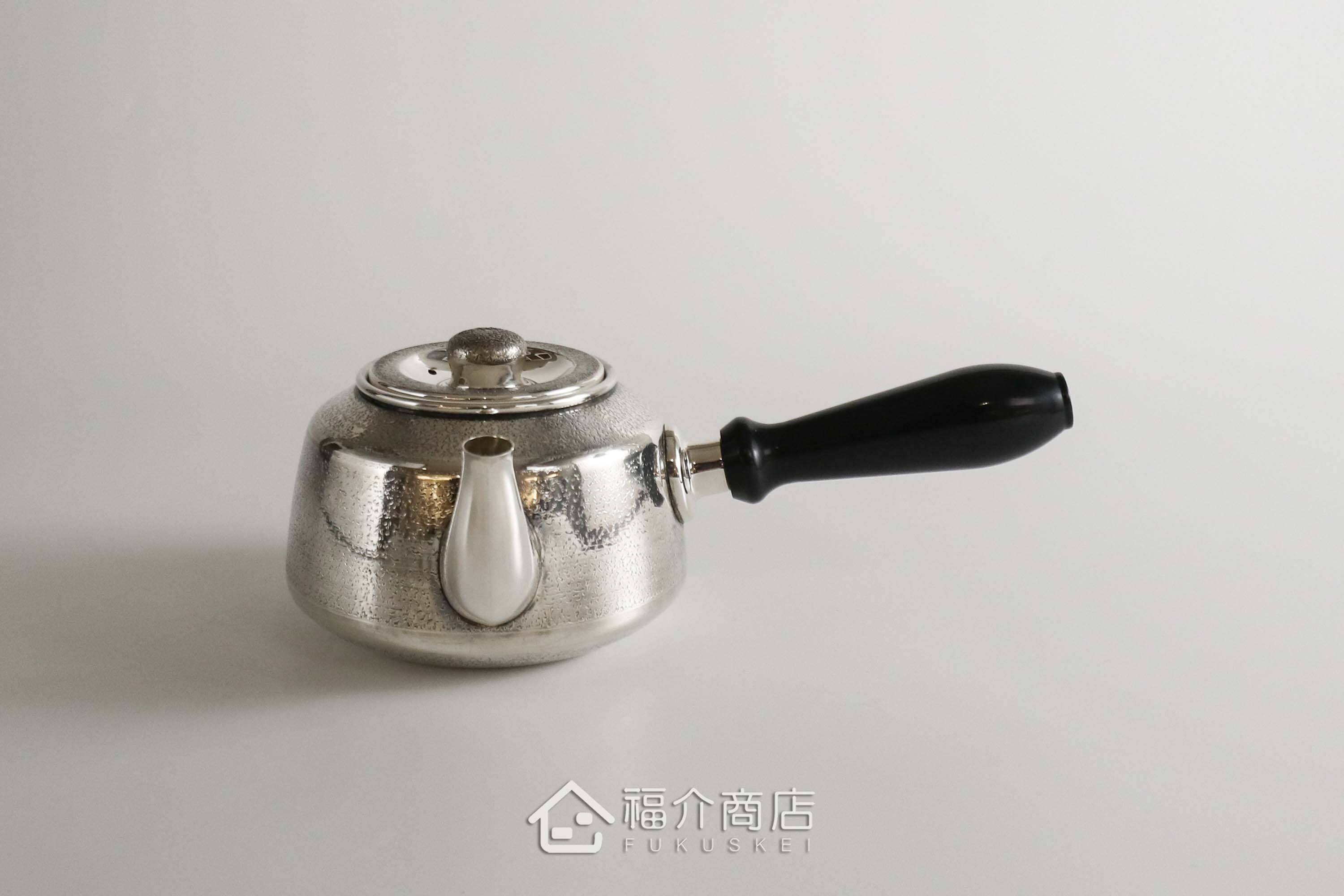 泡茶用的日本純銀茶壺