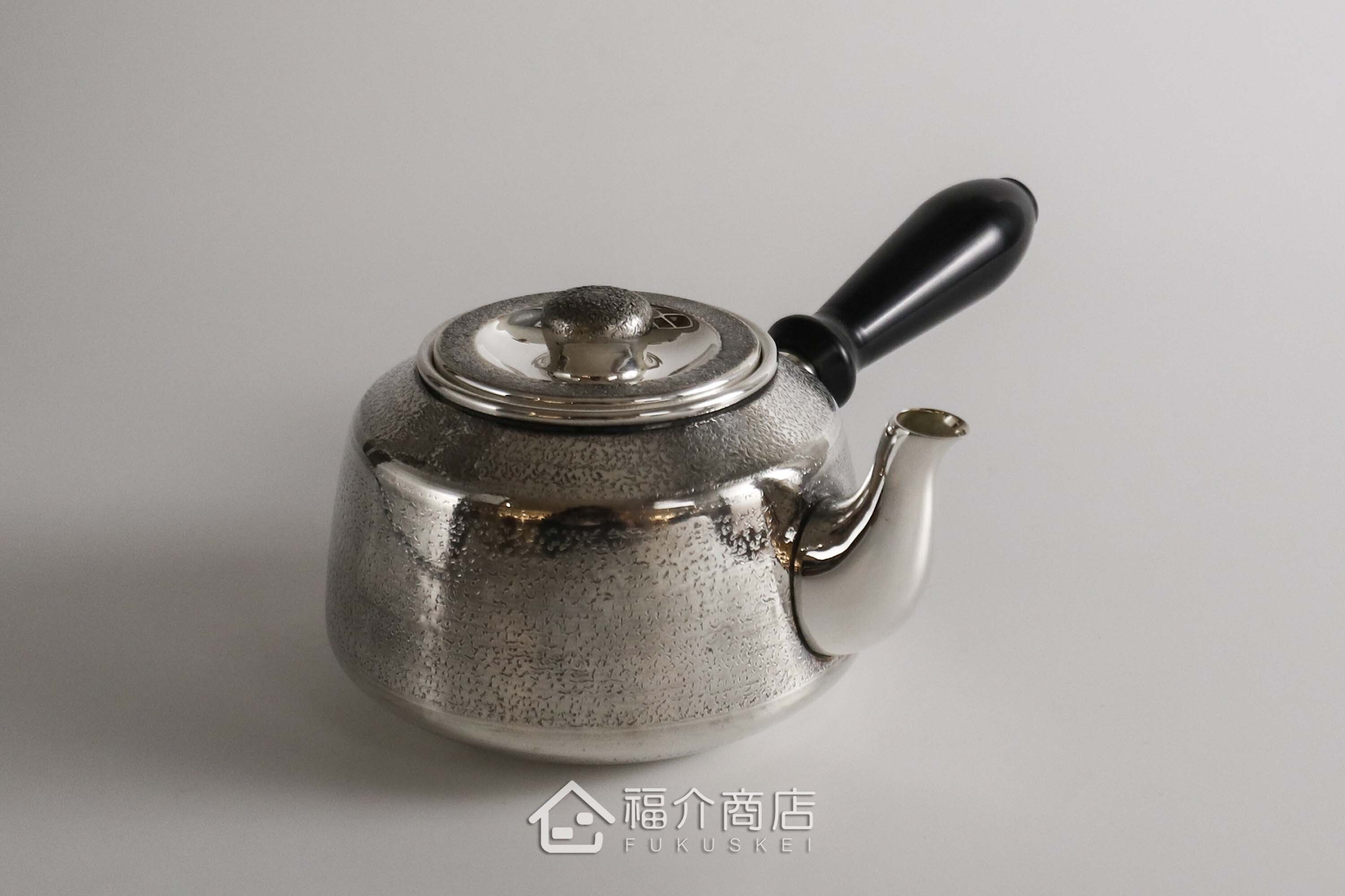 泡茶用的日本純銀茶壺