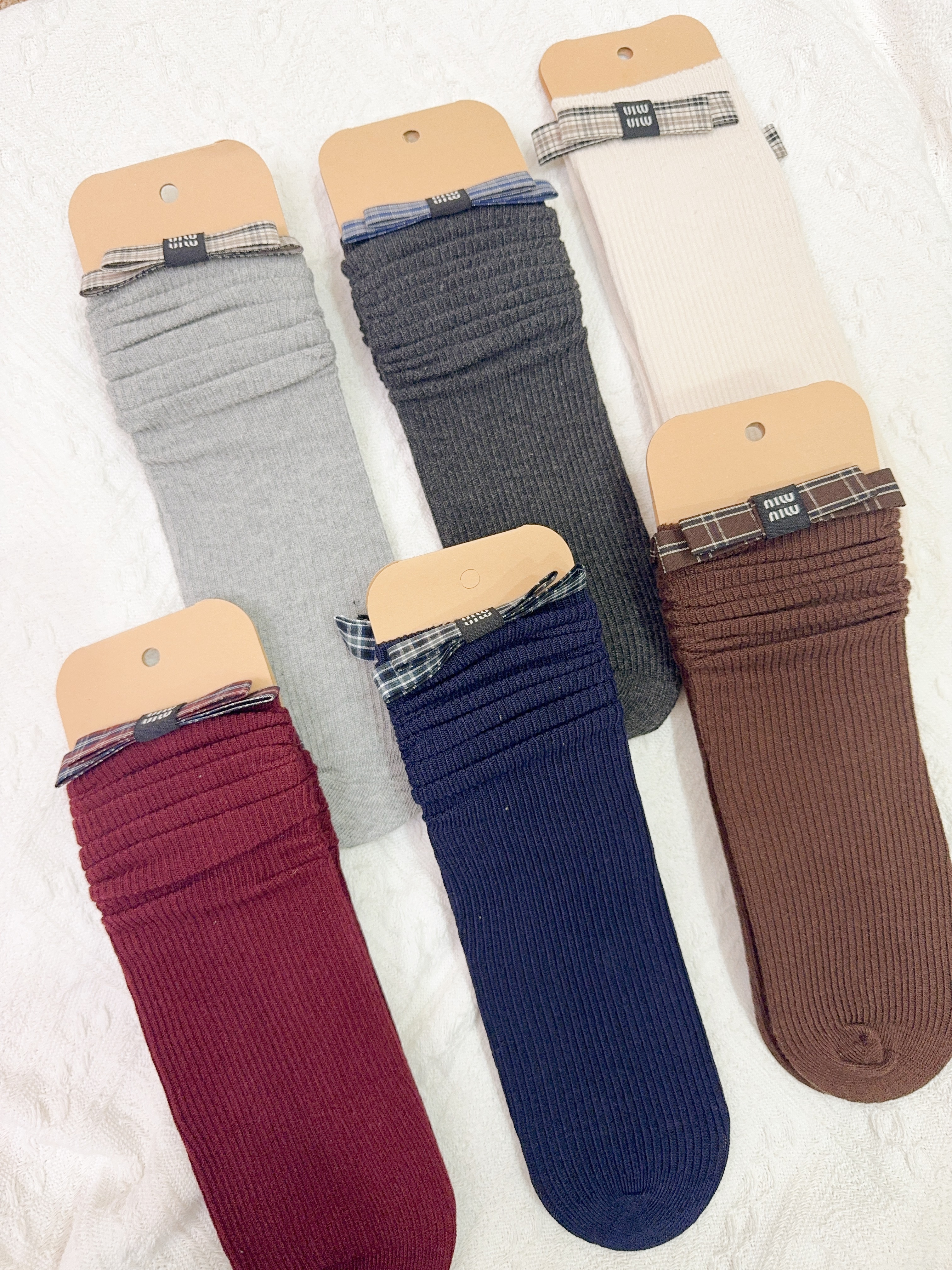 miumiu風中長襪（隨機出不挑色）