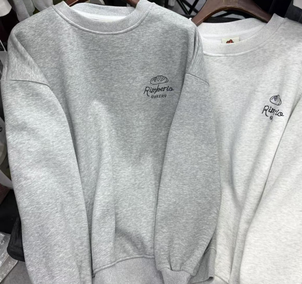 🥐 法國麵包小Logo刷毛大學T