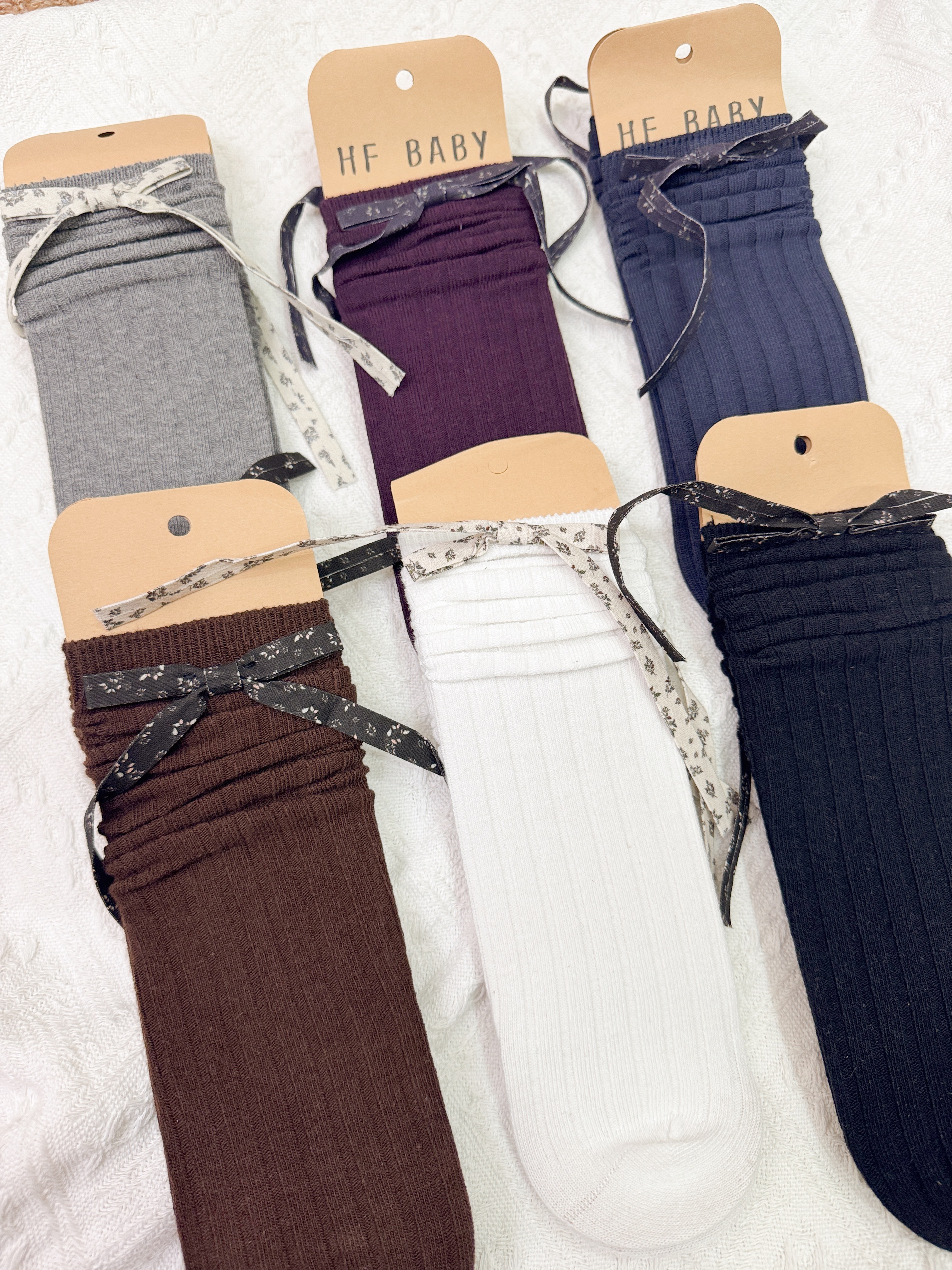 蝴蝶結中長襪（隨機出不挑色）