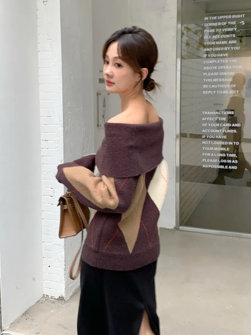 露肩一字領配色菱格紋針織上衣-F / 2色 (Elegant & Love)