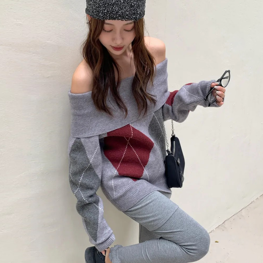 露肩一字領配色菱格紋針織上衣-F / 2色 (Elegant & Love)