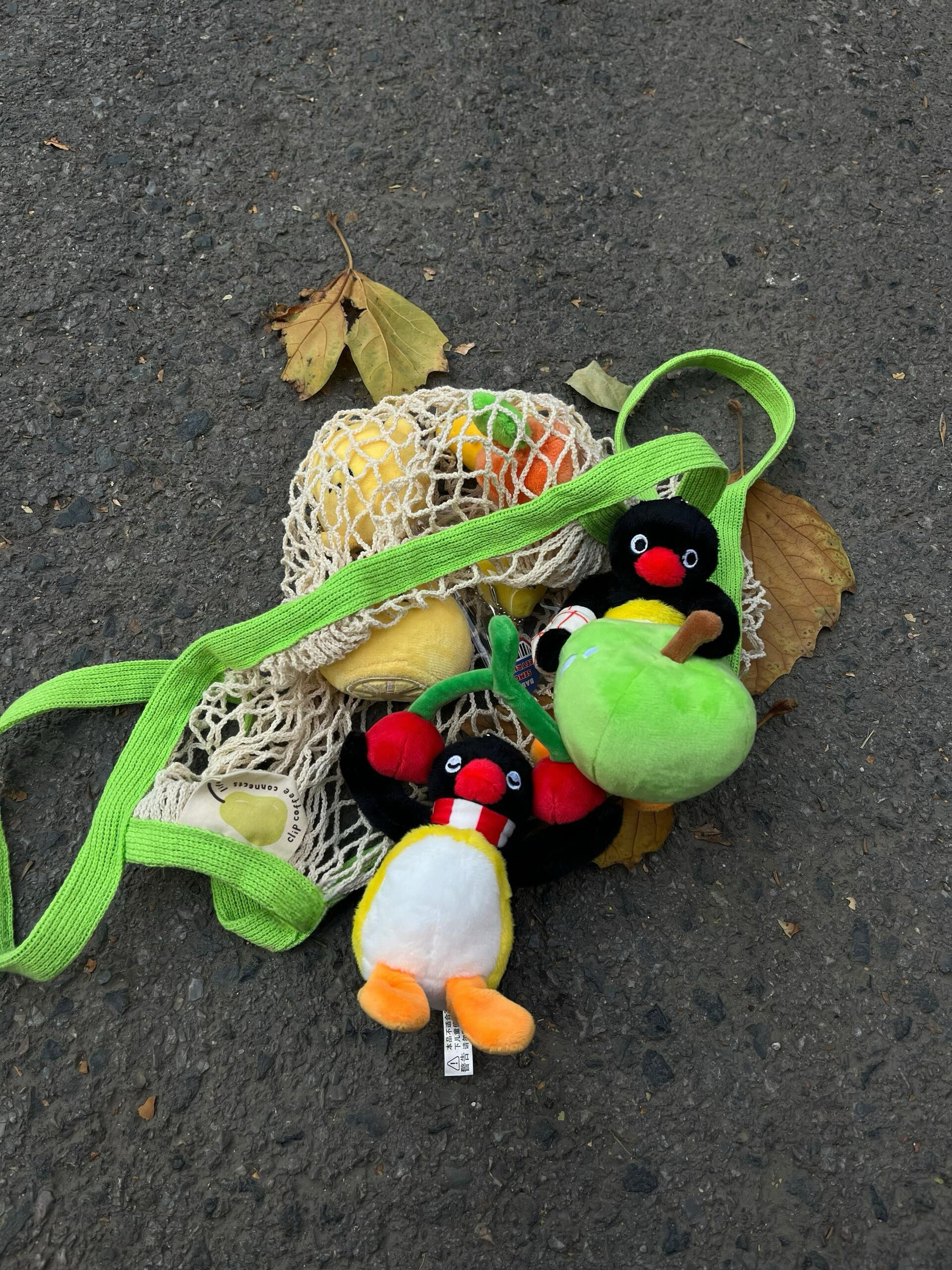 本週限時接單!! PINGU 企鵝家族 正版授權 創意水果系列 毛絨吊飾 鑰匙圈 櫻桃 蘋果 (任買兩件711免運)/預購