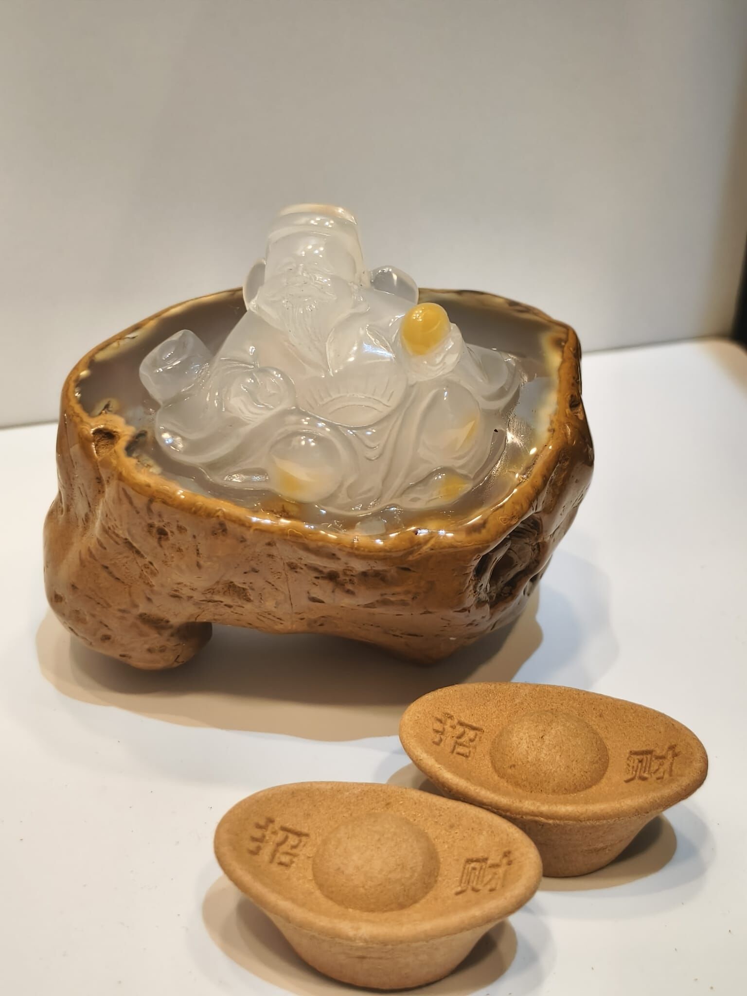 0102CYST12-水晶CS- 大師傅雕刻瑪瑙財神爺 (已開光) 送招財元寶香一罐 (約20粒) [一物一圖] (A12)