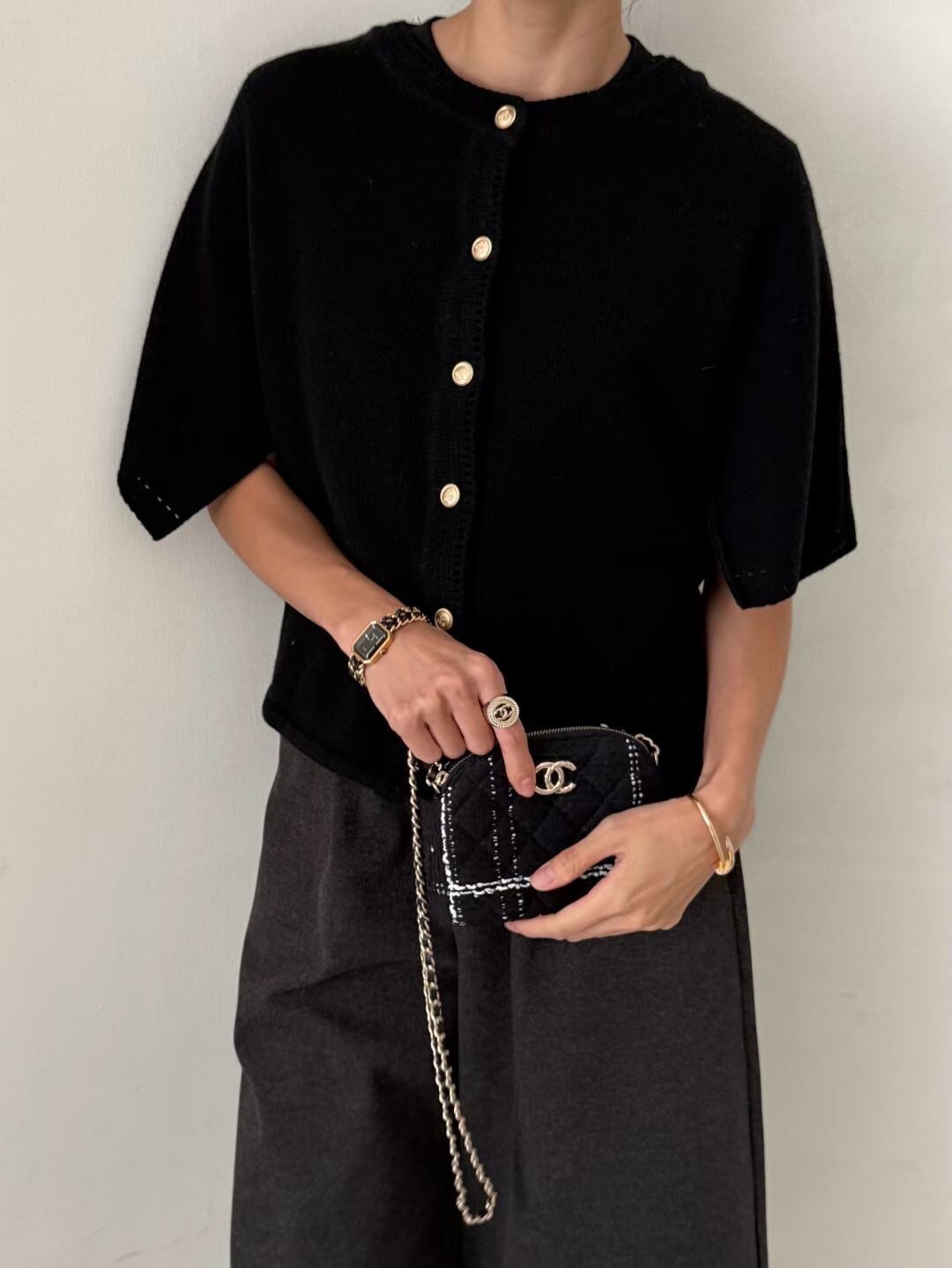 獨特手袖造型金色排釦圓領罩衫上衣 / 3色