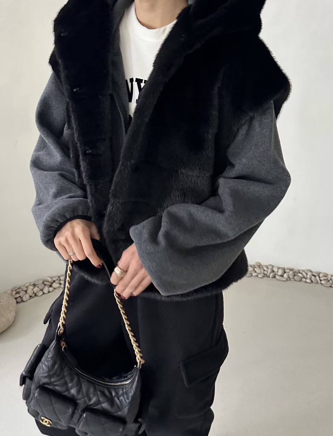 連帽造型橫向織紋感皮草背心外套 / 3色