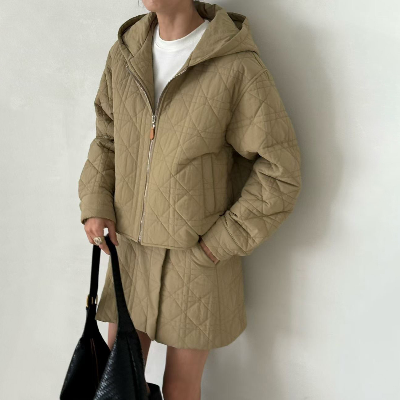 奶茶杏菱格縫線壓紋連帽外套+短裙SET