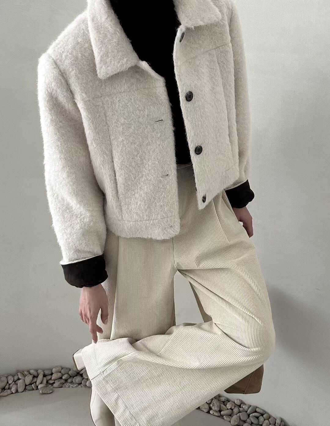 可愛毛絨絨翻領短版排釦外套 / 2色