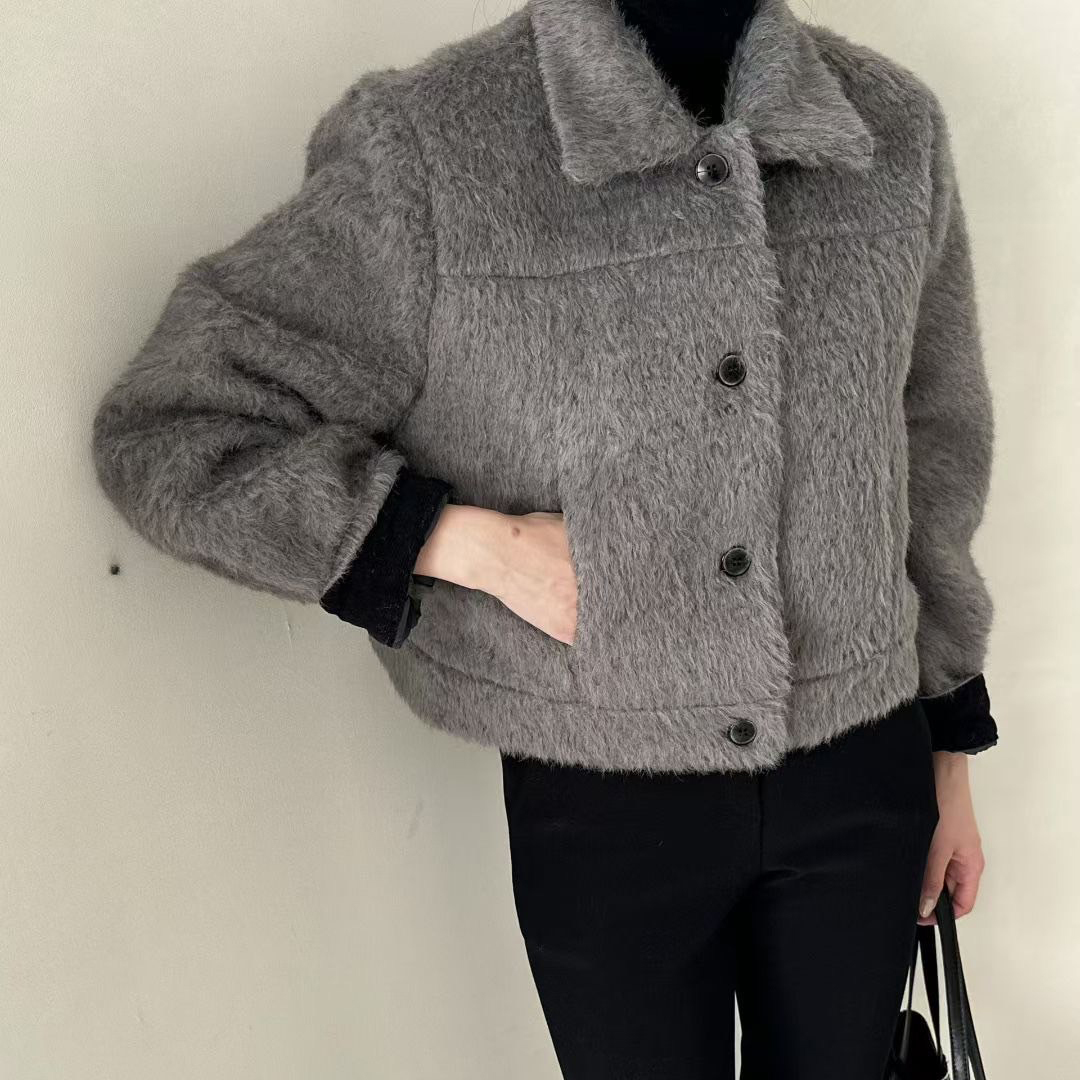 可愛毛絨絨翻領短版排釦外套 / 2色