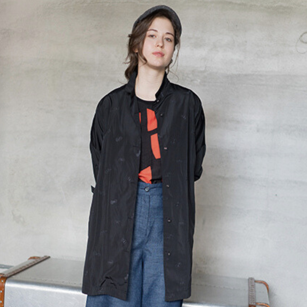 PIPPY 蝴蝶刺繡長版襯衫式長版風衣外套 黑