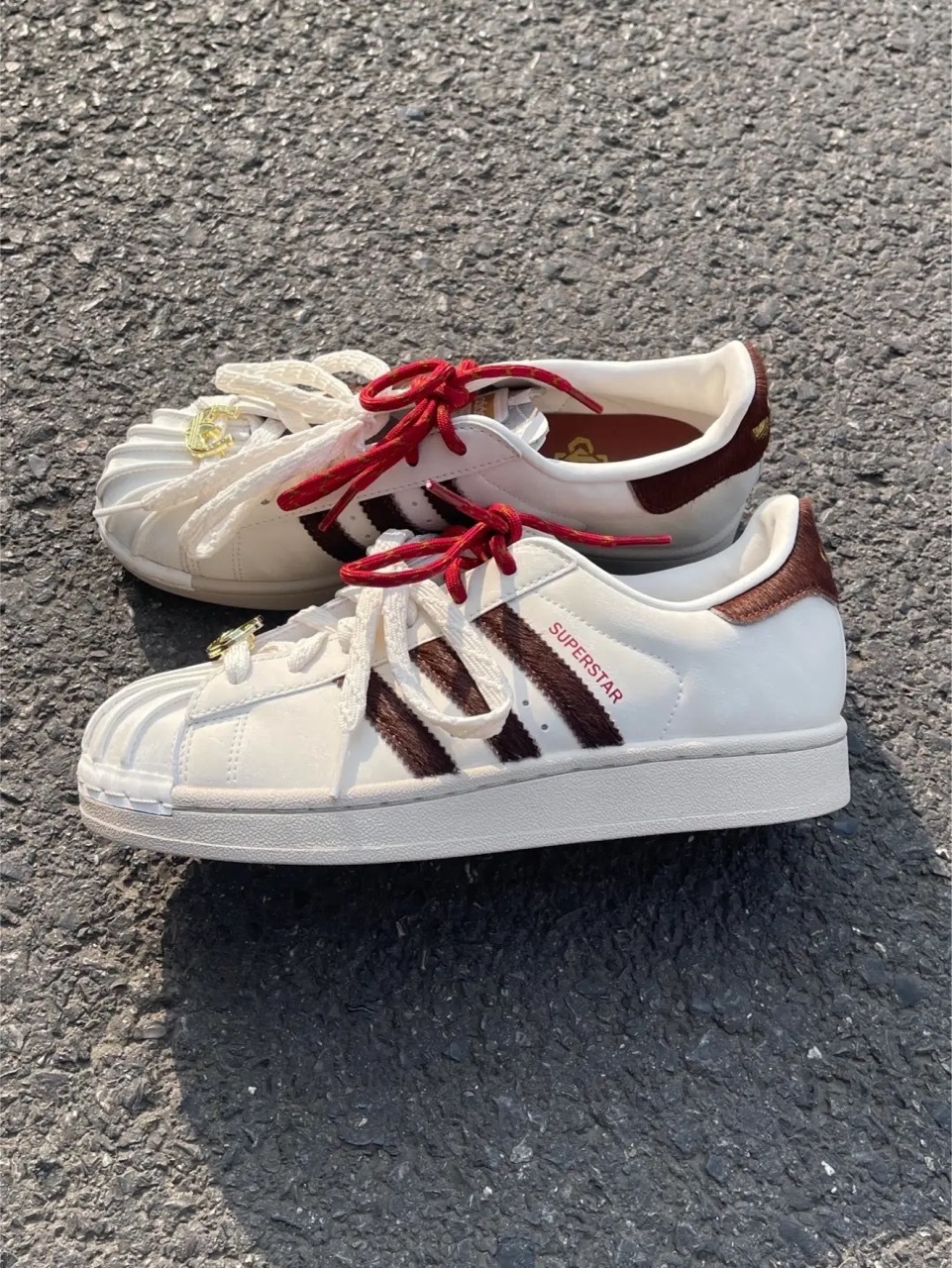 ADIDAS SUPERSTAR 2.0 貝殼頭 愛迪達 三葉草 2026年 馬年限定 紅色 馬蹄 男女鞋 KJ6293 / 調貨