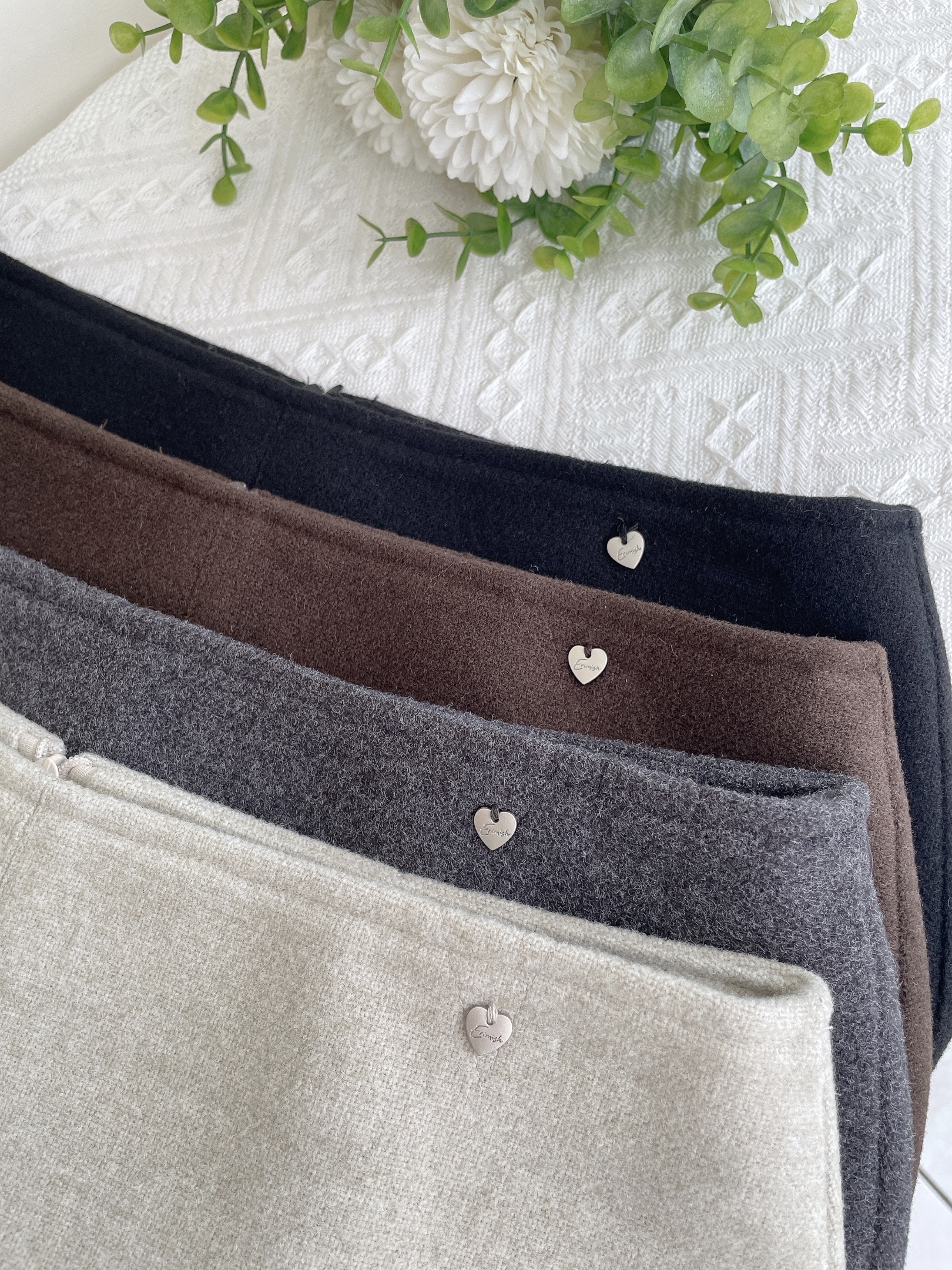 愛心扣顯瘦毛呢A字短裙  4色