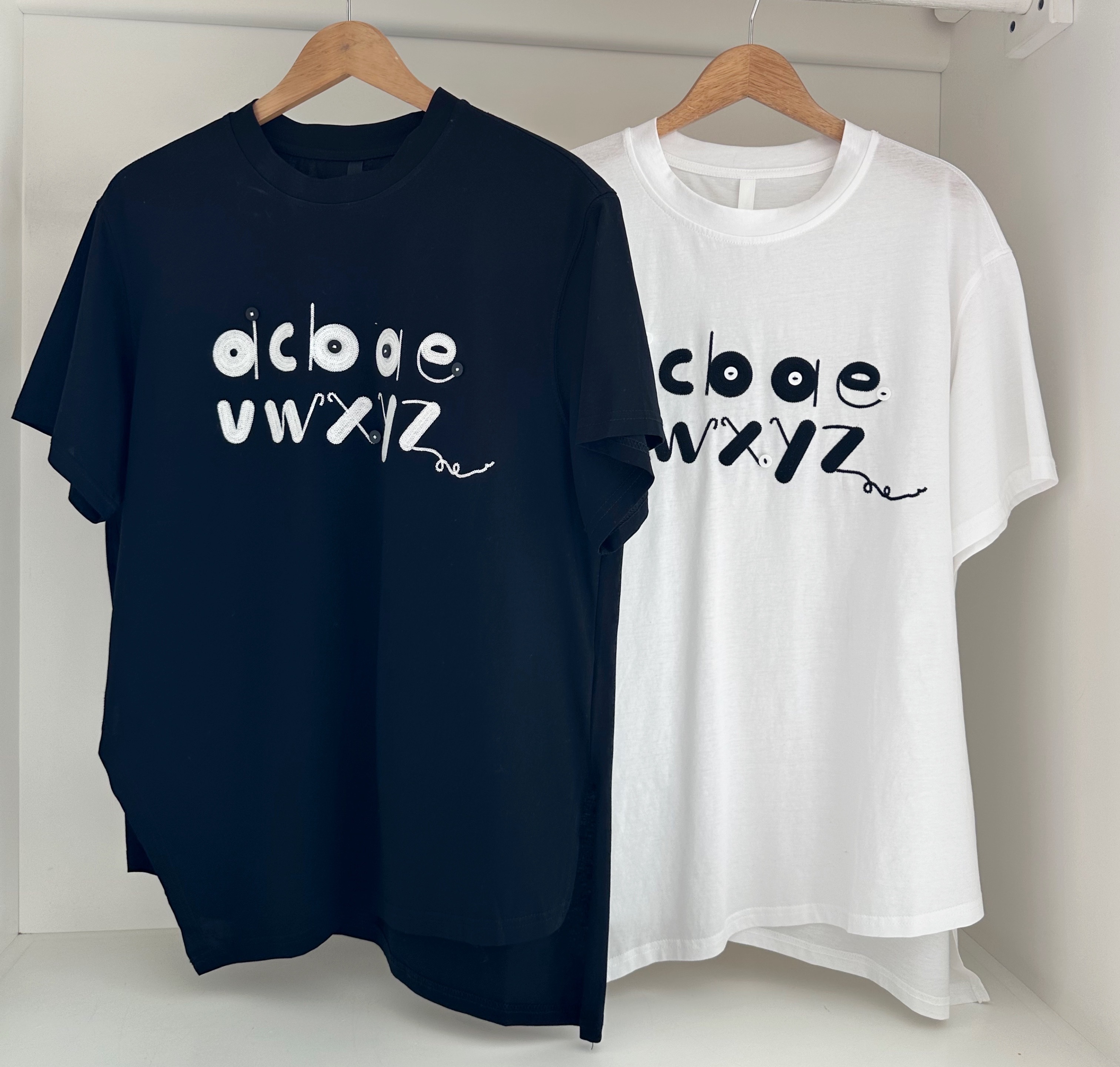 SHORT SLEEVE EMBROIDERED WORDING TEE