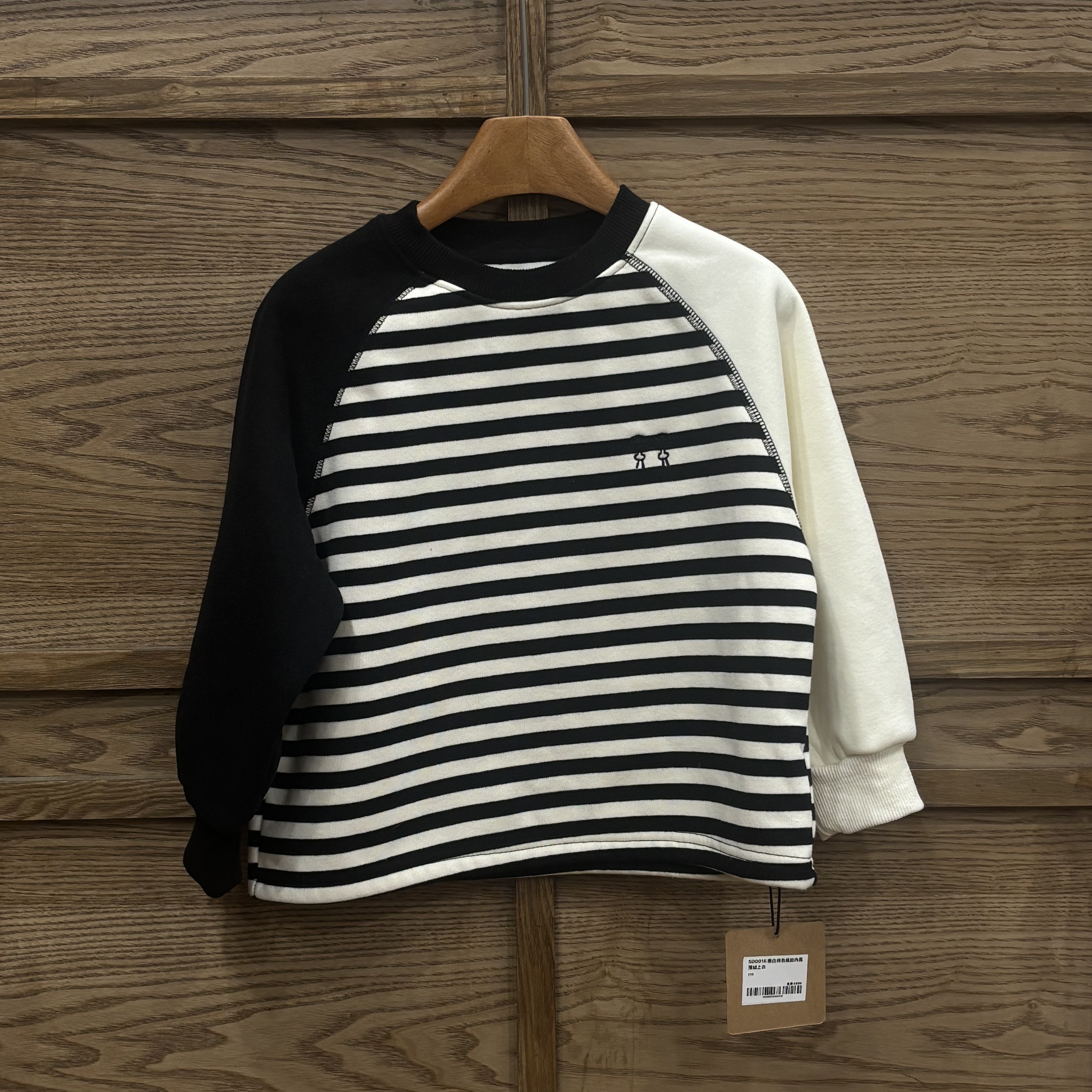 S00016黑白拼色條紋內裏薄絨上衣