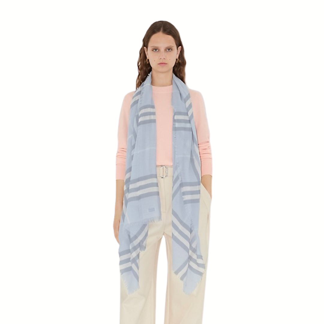 1FF0101-040 BURBERRY Wide Check Wool Scarf Mist Blue (SS26) #8110468 (F-EU-E)
