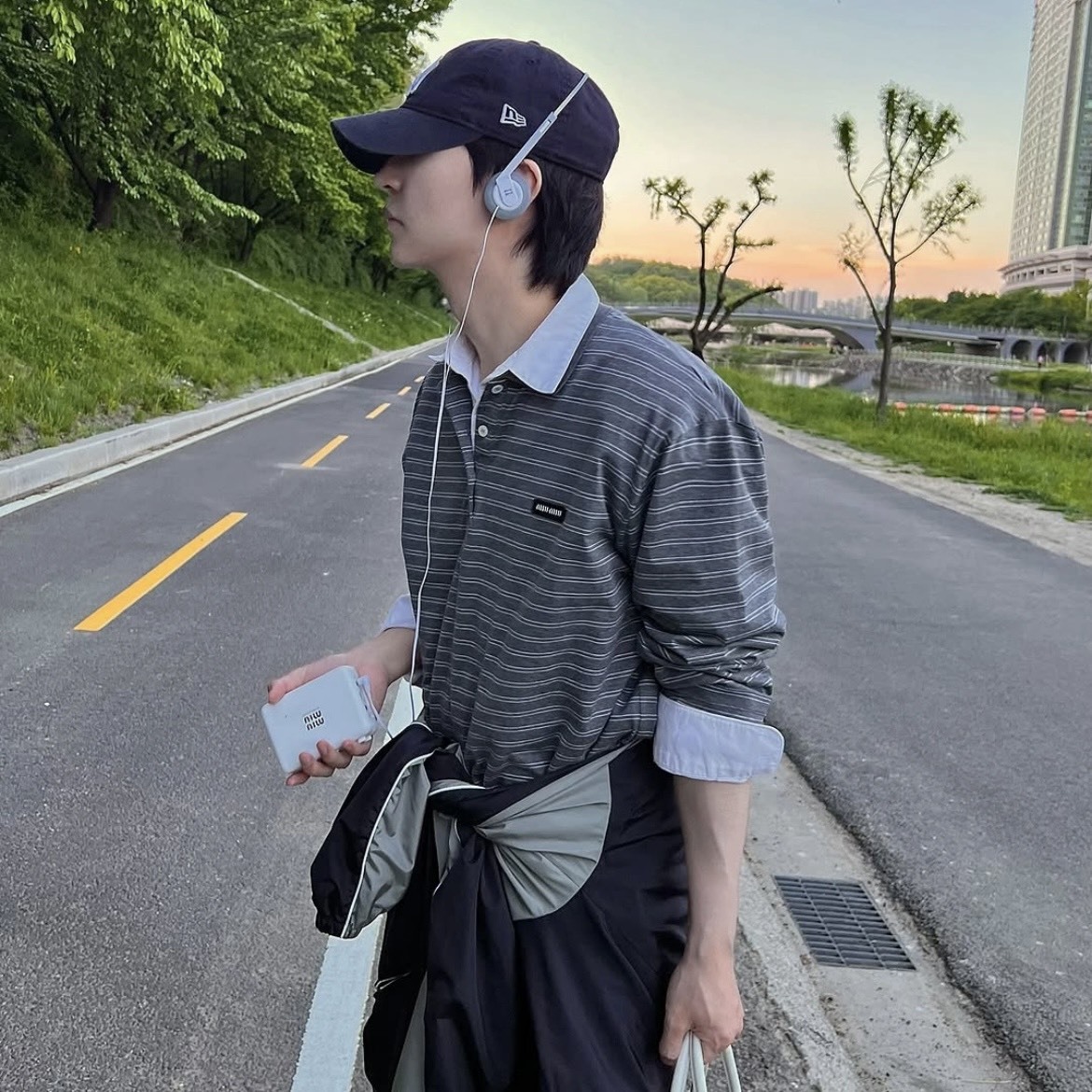 【代購】MIU MIU SS25 條紋棉質長袖 Polo 衫｜女款｜灰色｜學院風休閒上衣