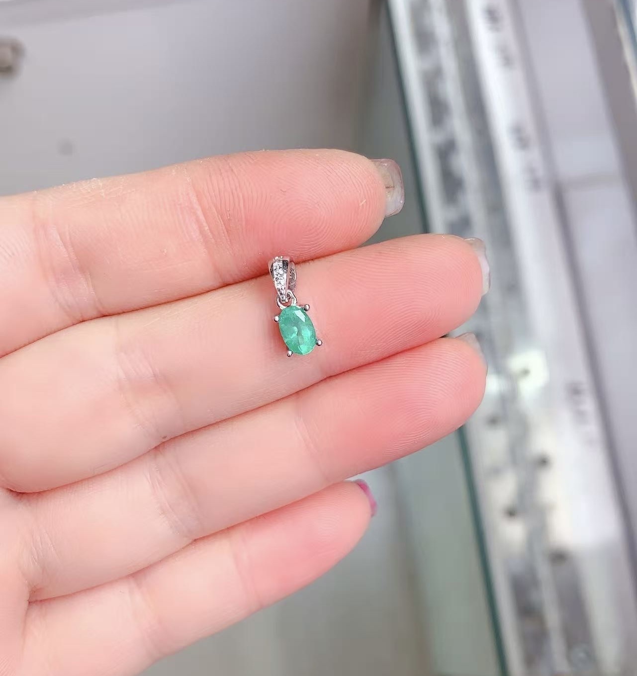 祖母綠吊墜 送練子