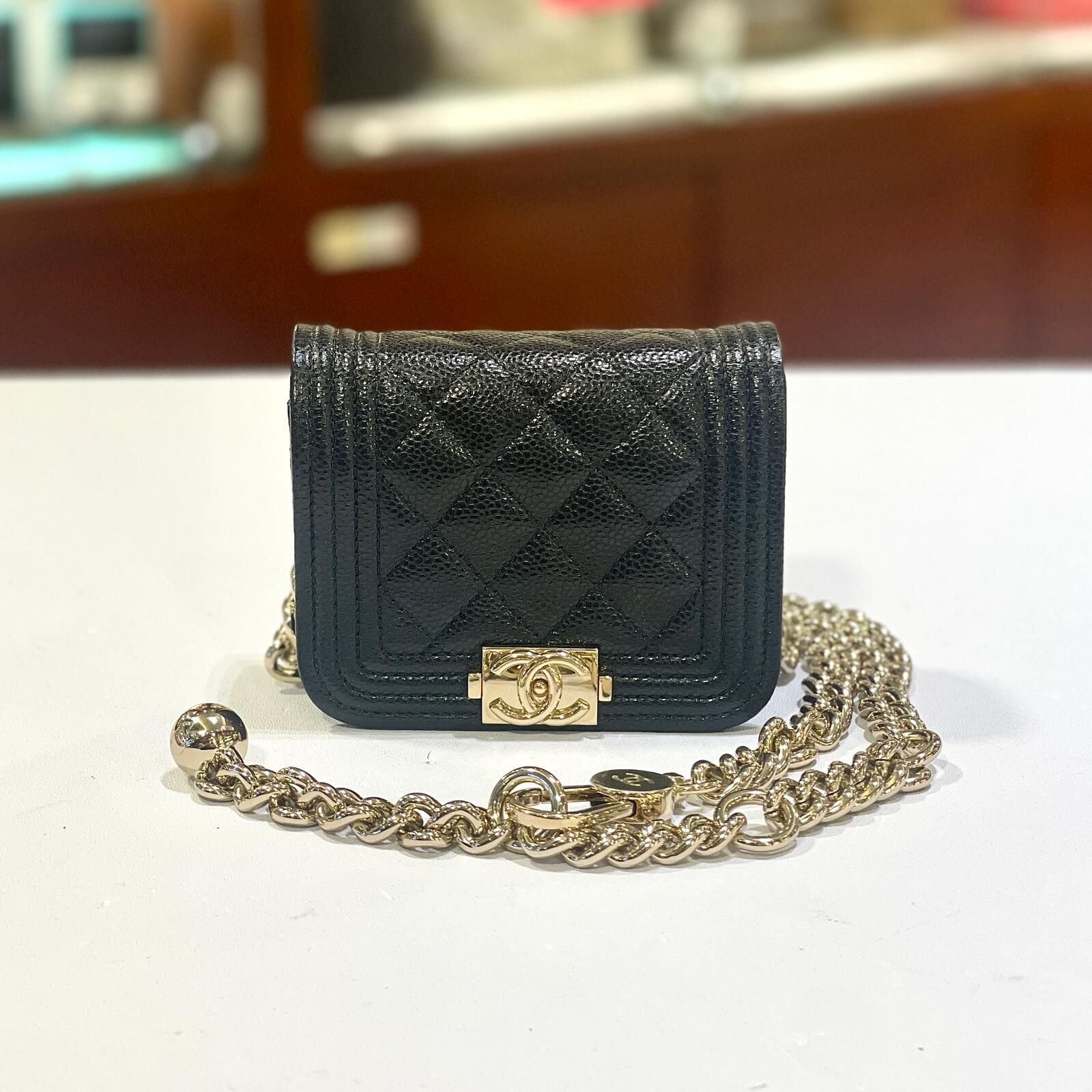 全新BOY CHANEL小廢包/腰包 AP2302 黑色荔枝皮金扣金幣鏈 #BRAND NEW #香榭站正品