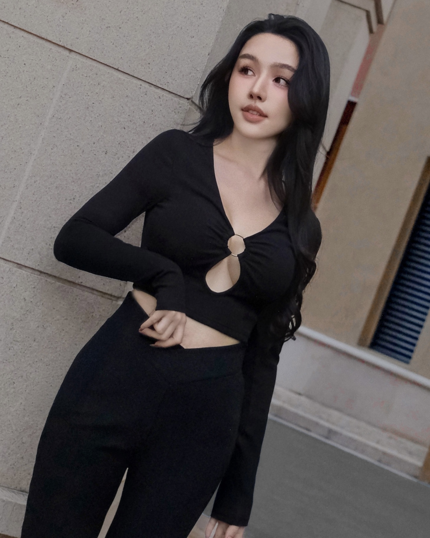 訂製-性感V領圓環坑條合身上衣