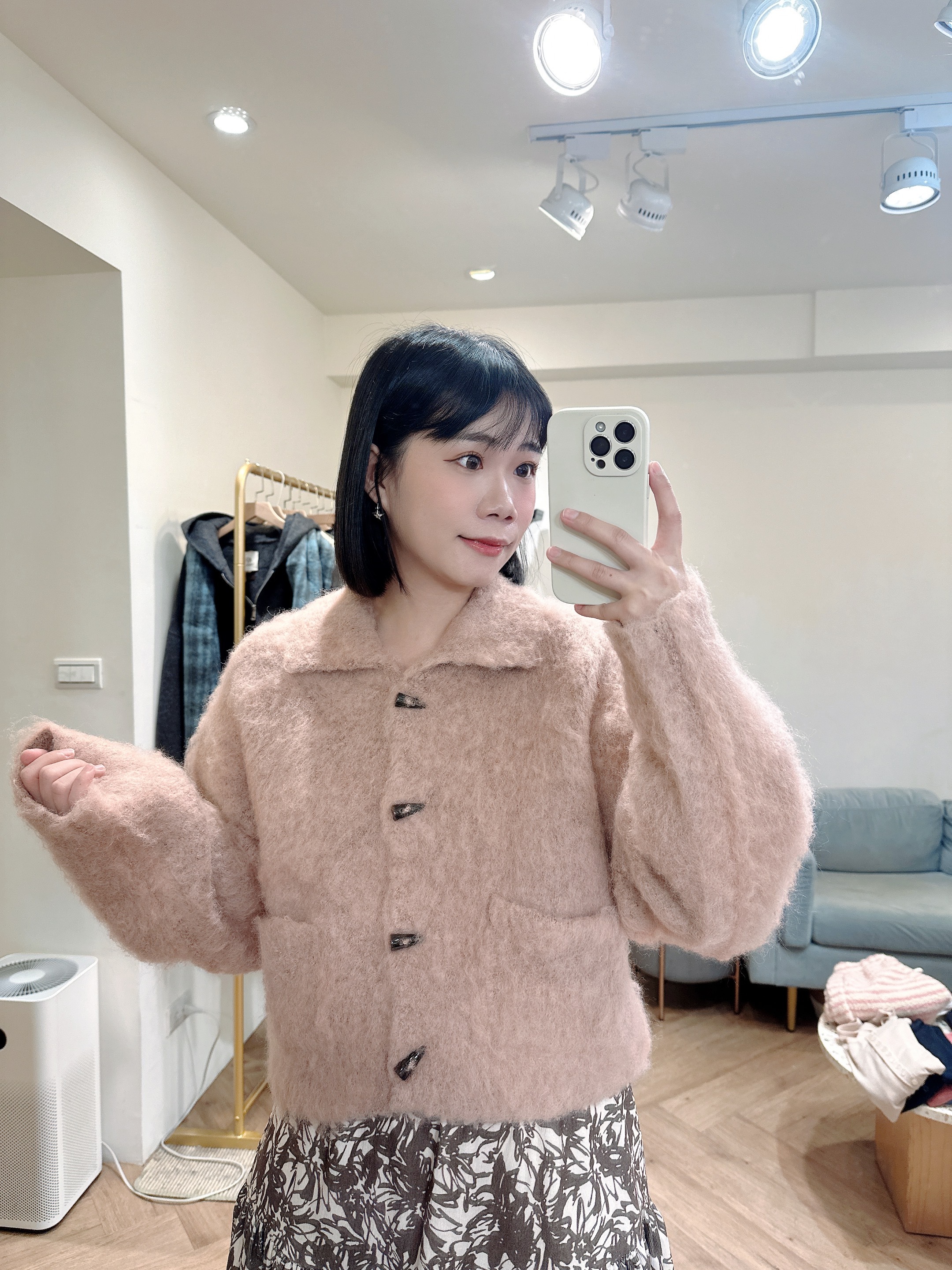 毛料牛角釦上衣