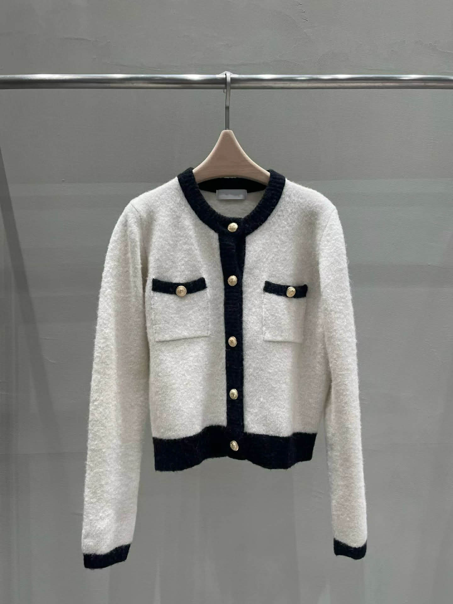 FN25 羊駝毛黑邊金扣小香風開襟衫