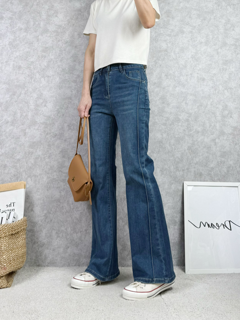 高腰拉長比例★好修飾 3D 裁線顯瘦喇叭牛仔褲 ⚡️搶手貨 預購3月底⚡️