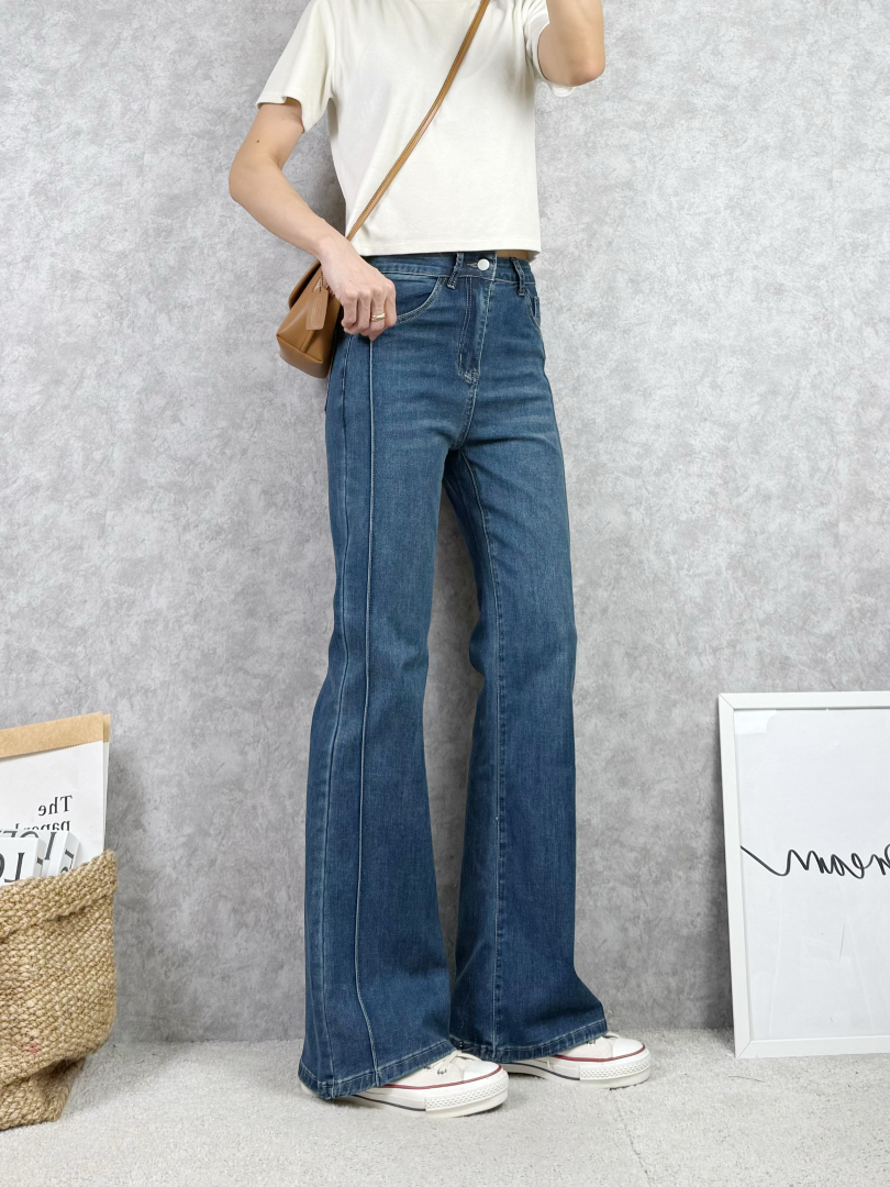 高腰拉長比例★好修飾 3D 裁線顯瘦喇叭牛仔褲 ⚡️搶手貨 預購3月底⚡️