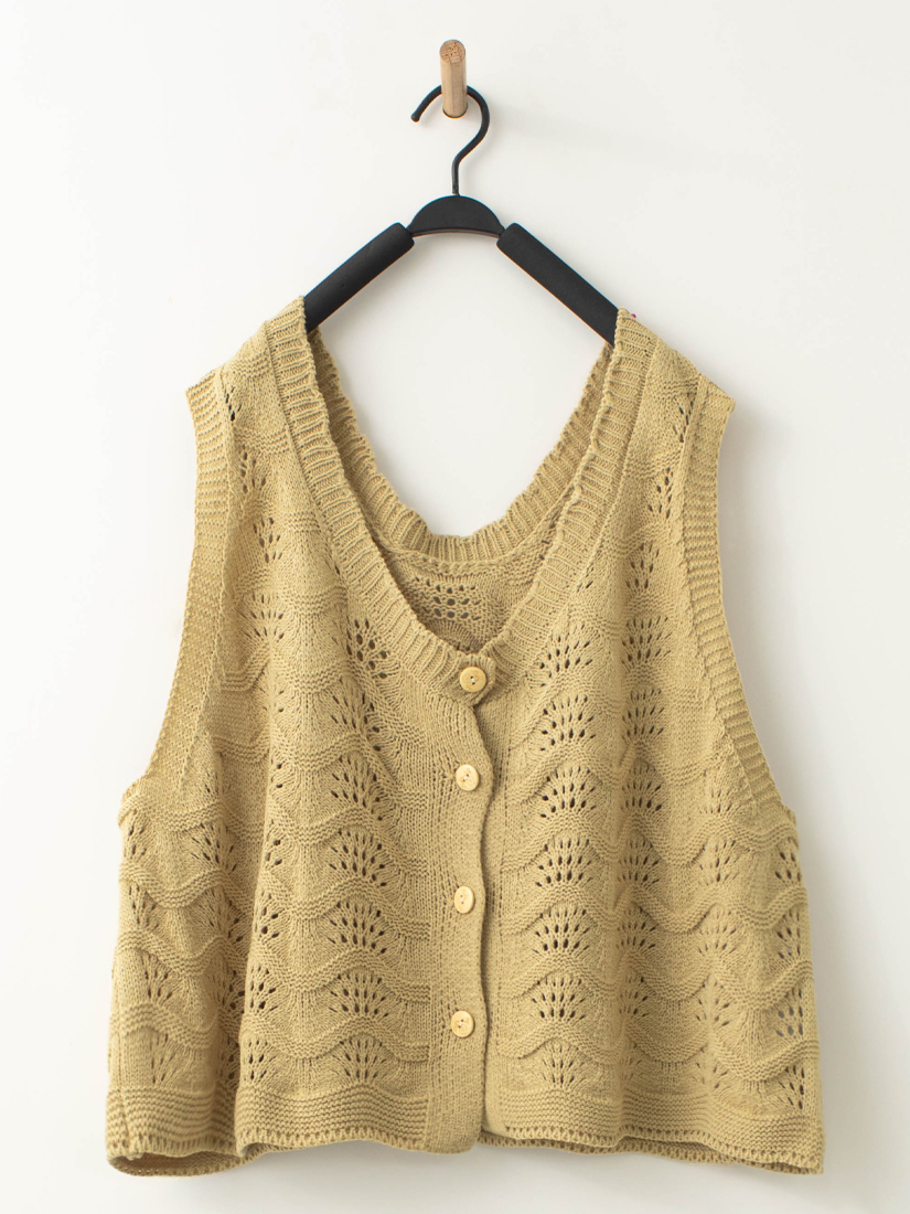 排釦背心蕾絲領片襯衫碎花棉織裙組合