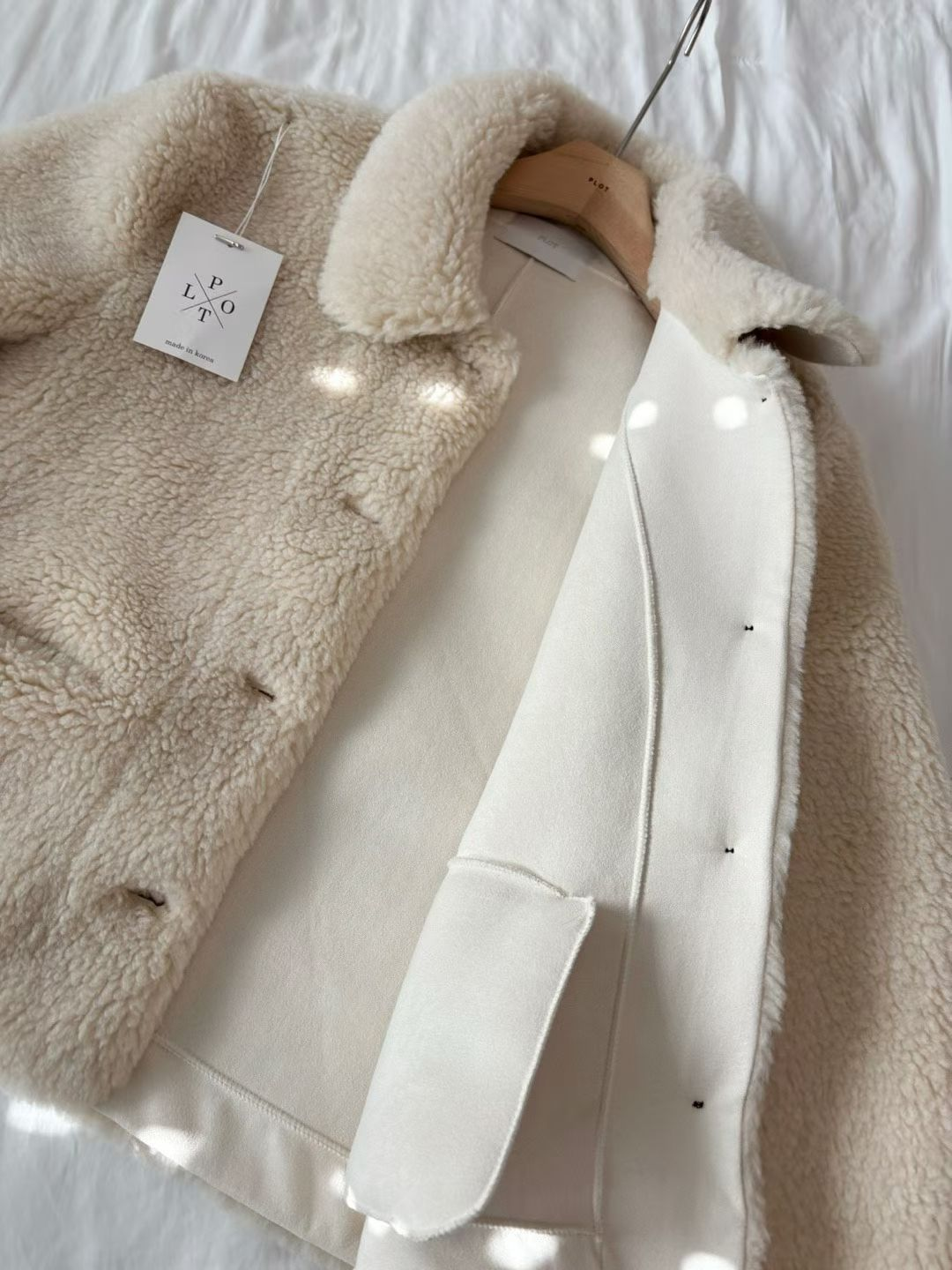 SN053 杏色毛毛開胸上袖外套 Free size