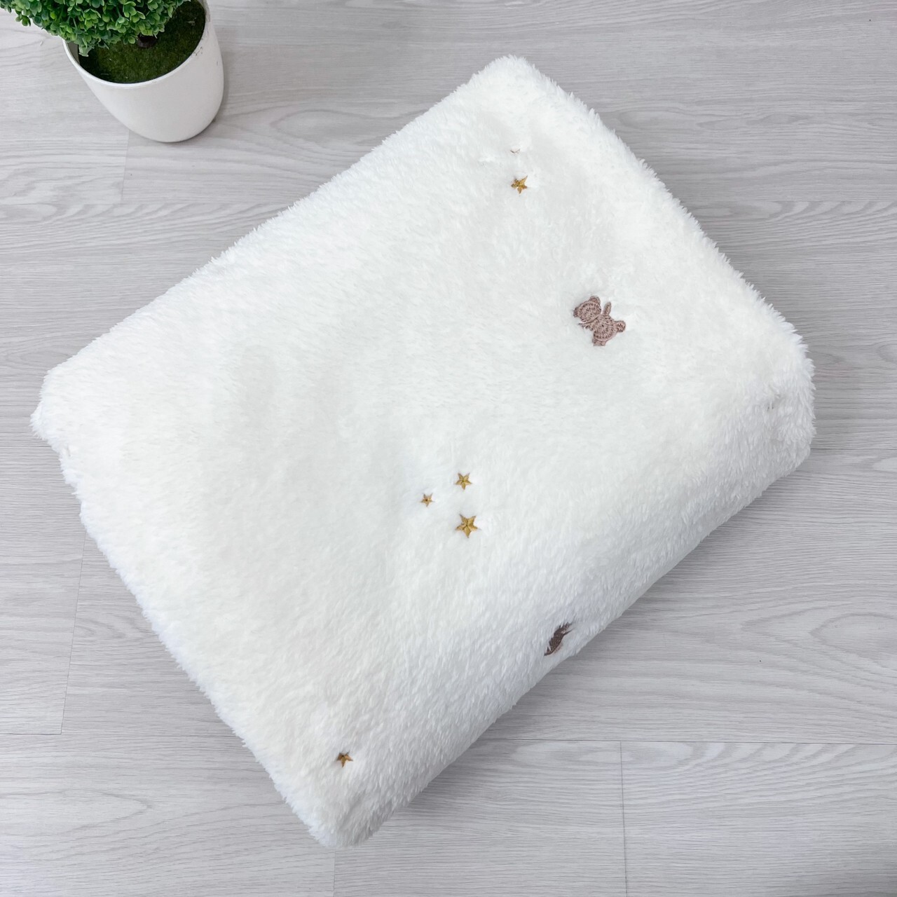 韓國直送✈【KR3001】小熊刺繡輕柔保暖毛毯