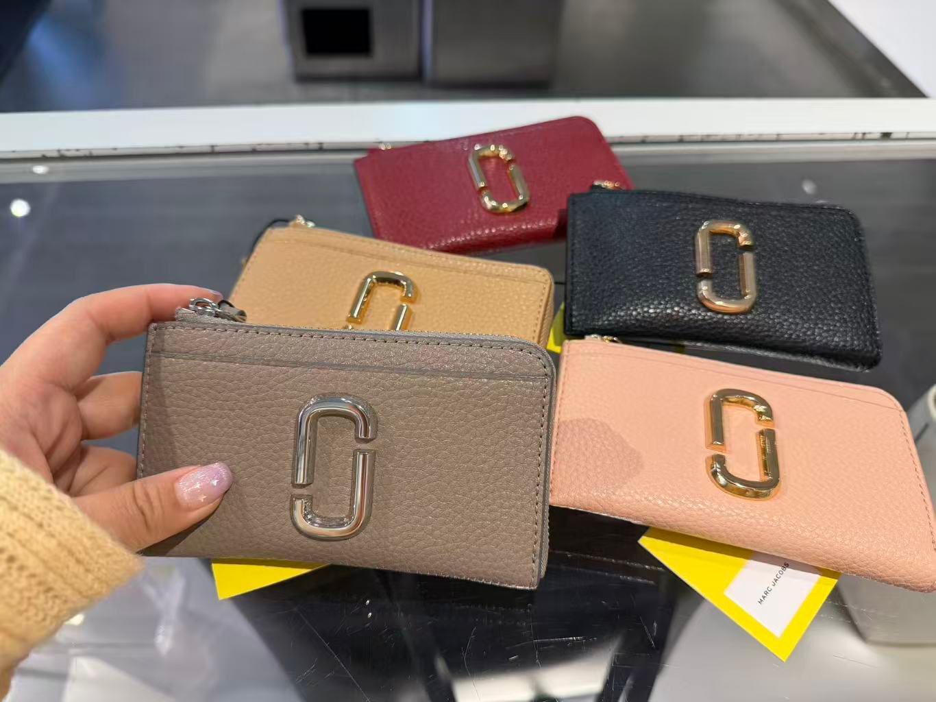 【預購】 MARC JACOBS H122469 拉鏈卡包