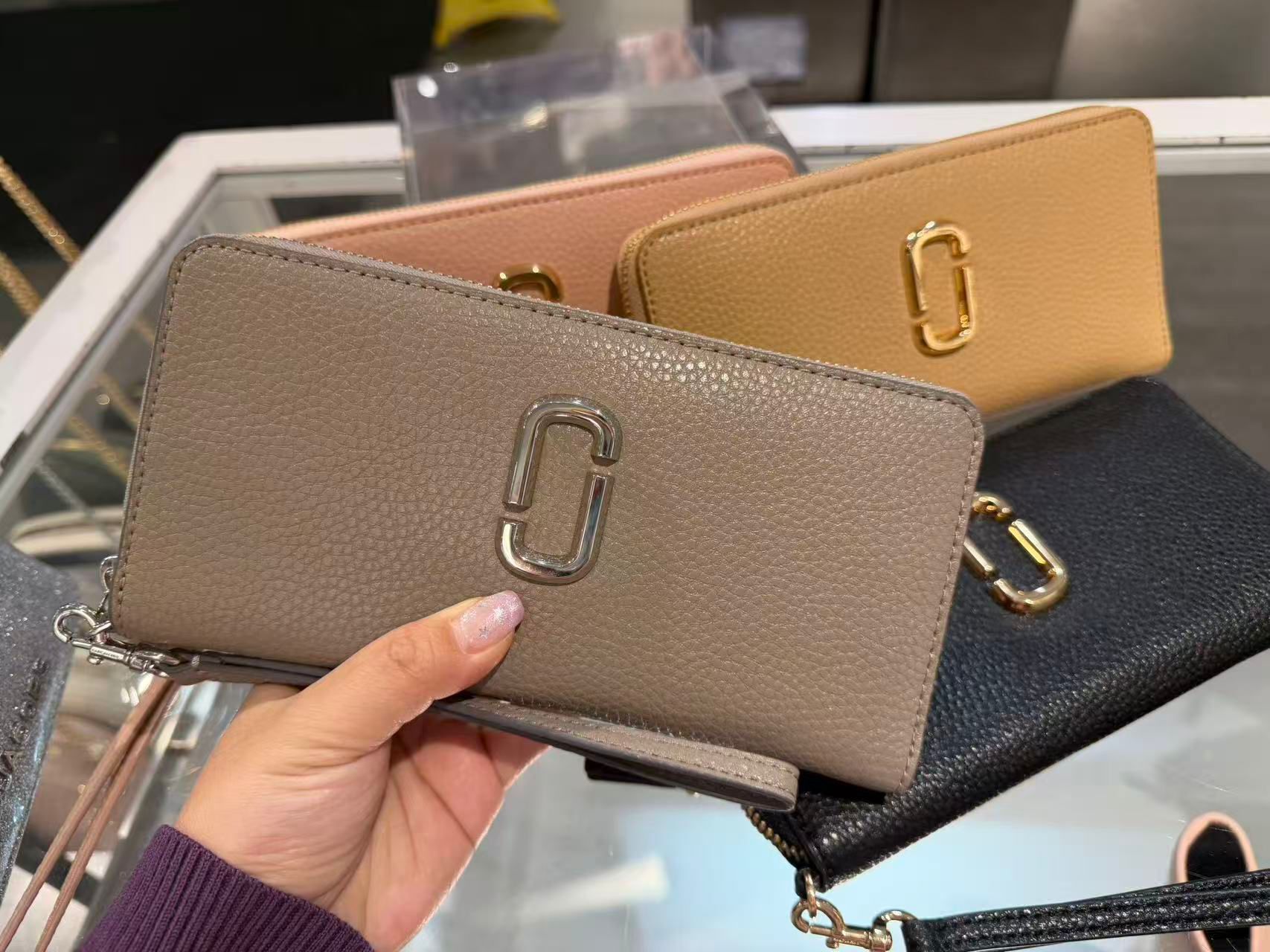 【預購】 MARC JACOBS H122470 拉鏈長銀包