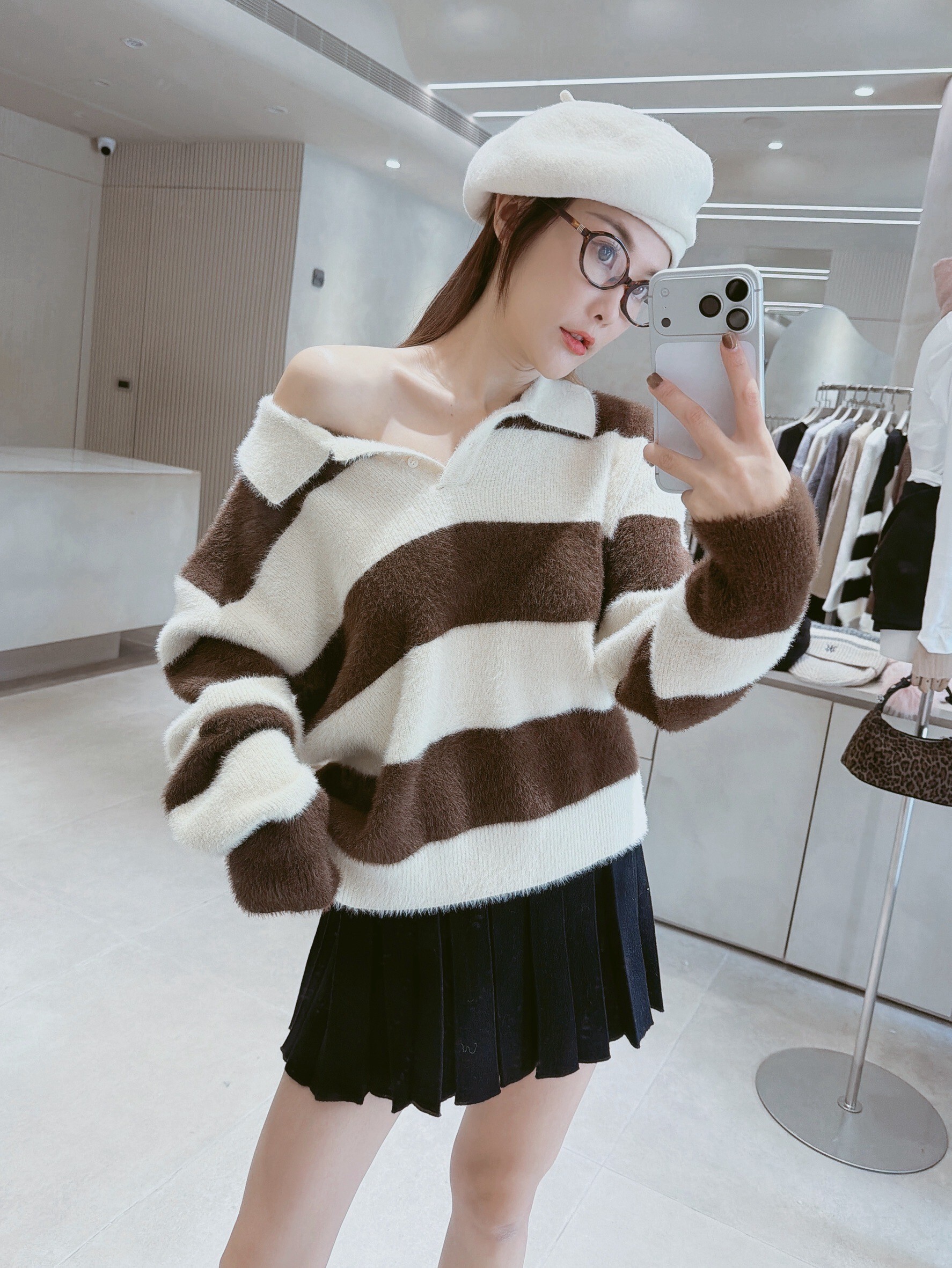 開釦翻領橫寬條海毛上衣