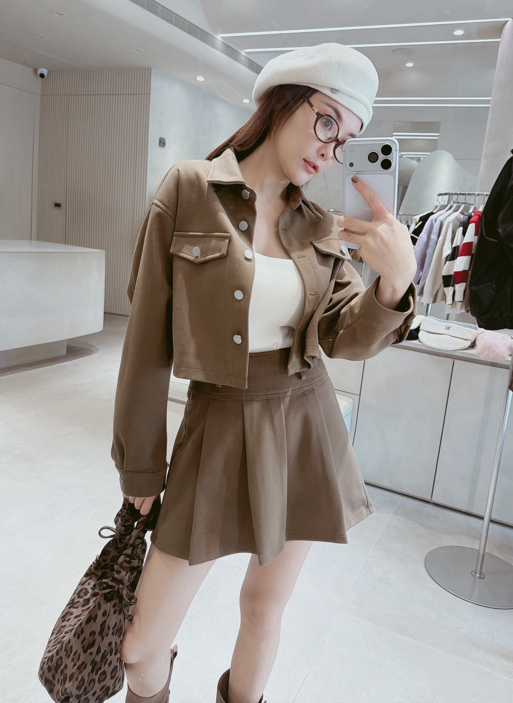 挺料開釦襯+後鬆緊百摺褲裙