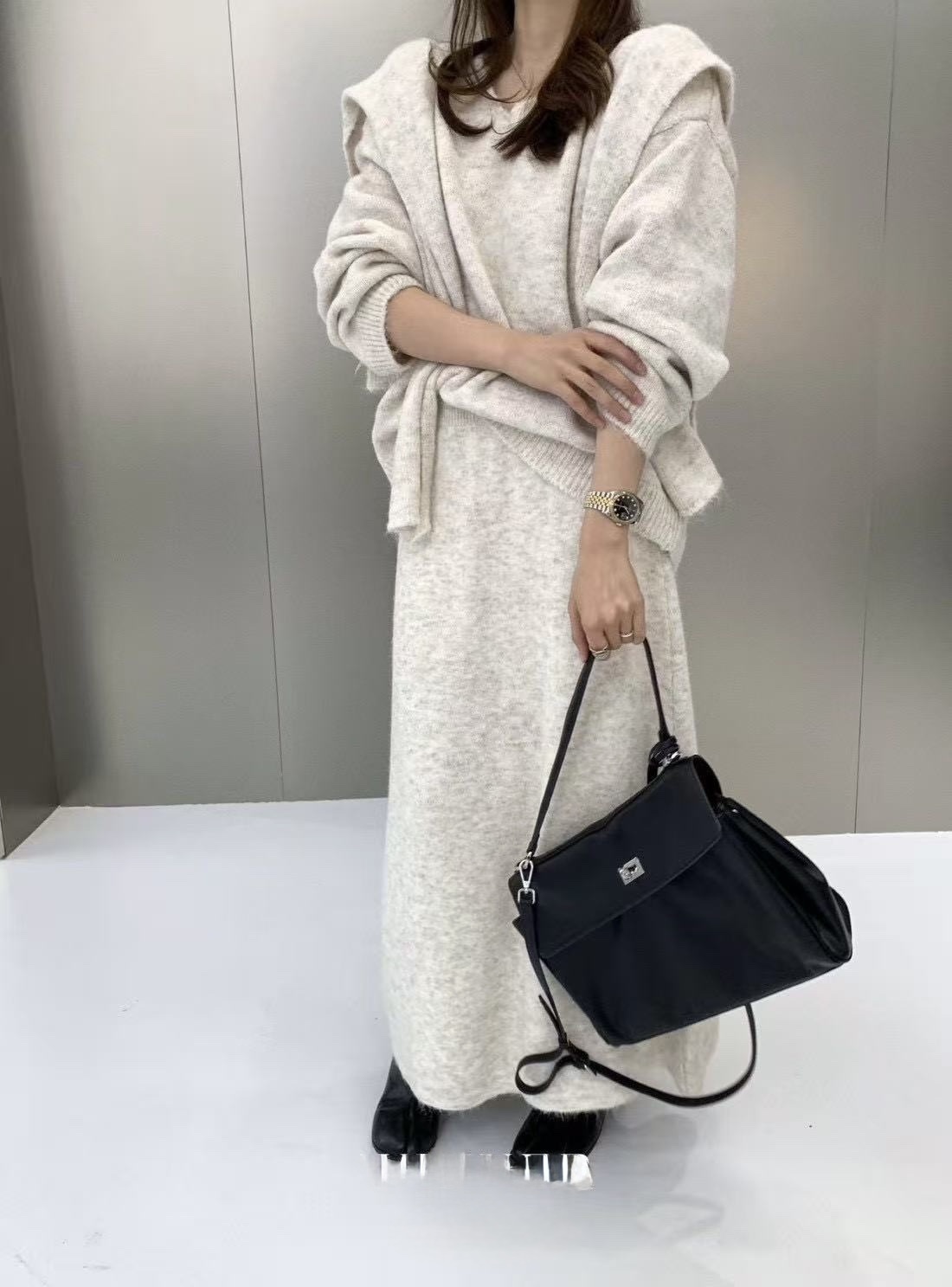 082 溫柔歐膩三件式套裝(V領毛衣+長裙+披肩)