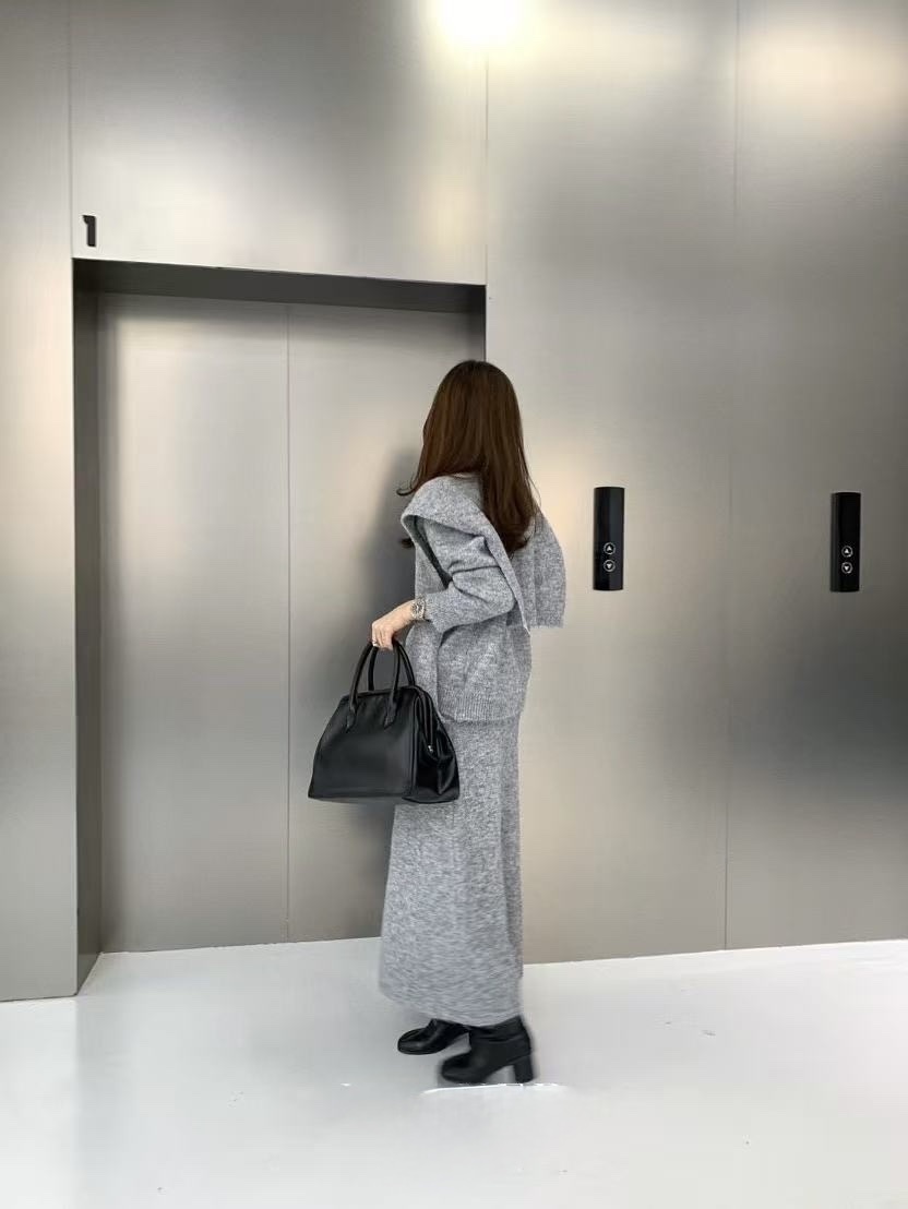 082 溫柔歐膩三件式套裝(V領毛衣+長裙+披肩)