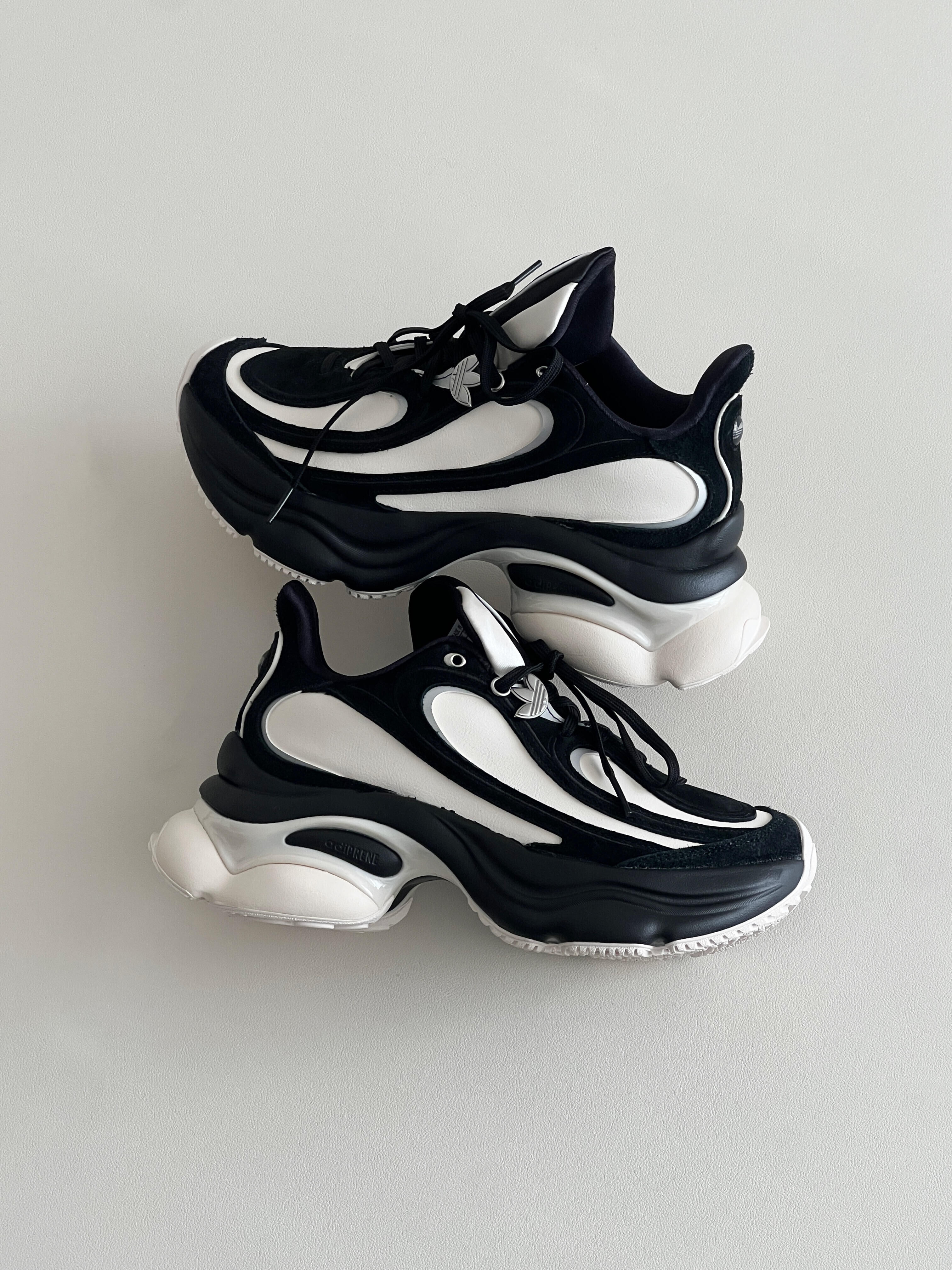 Adidas Originals Ozvenuz 黑白色 浮蝶鞋 皮革 厚底 復古 慢跑鞋 老爹鞋 HQ2679/預購