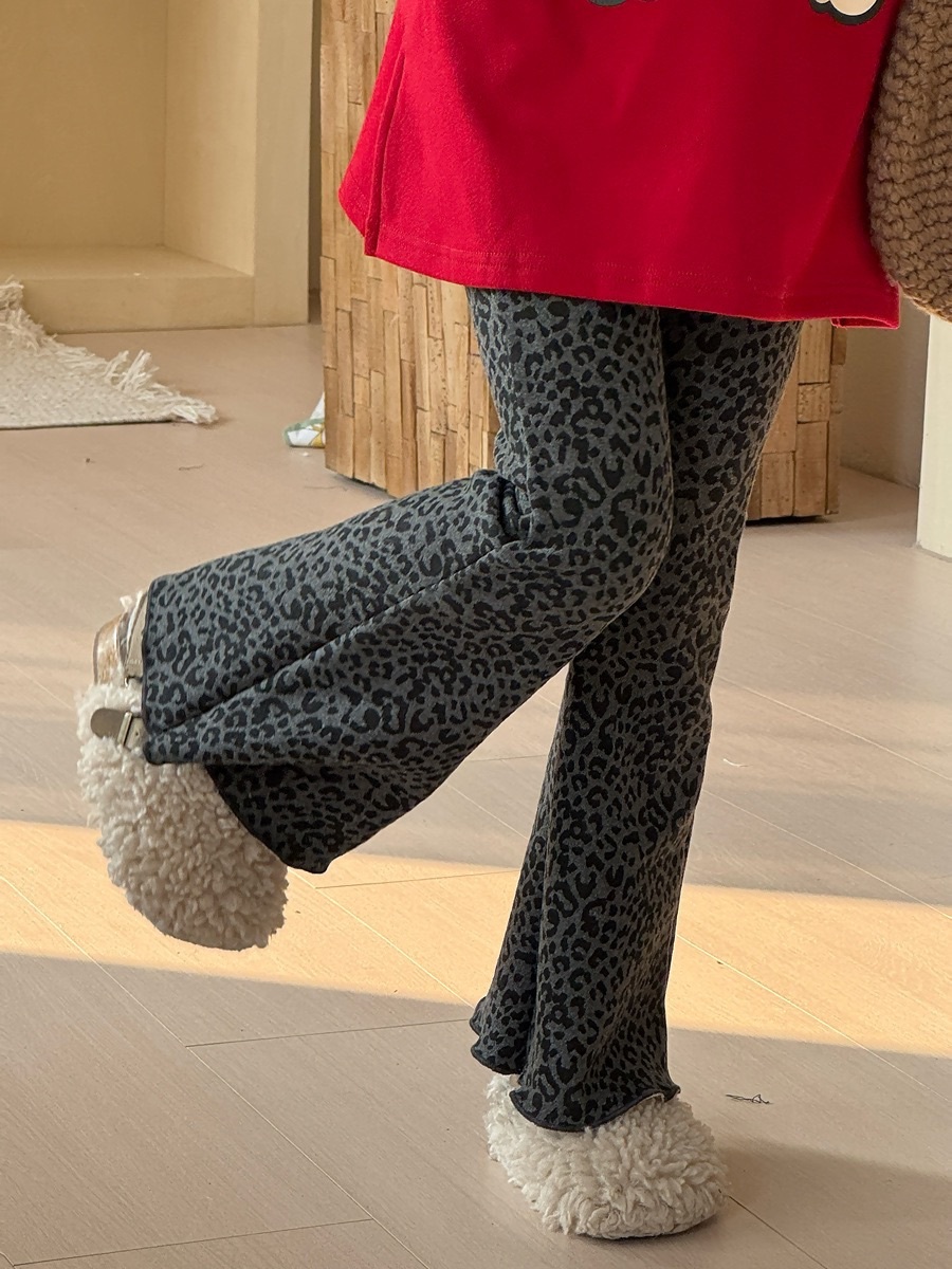 灰色加絨豹紋喇叭褲